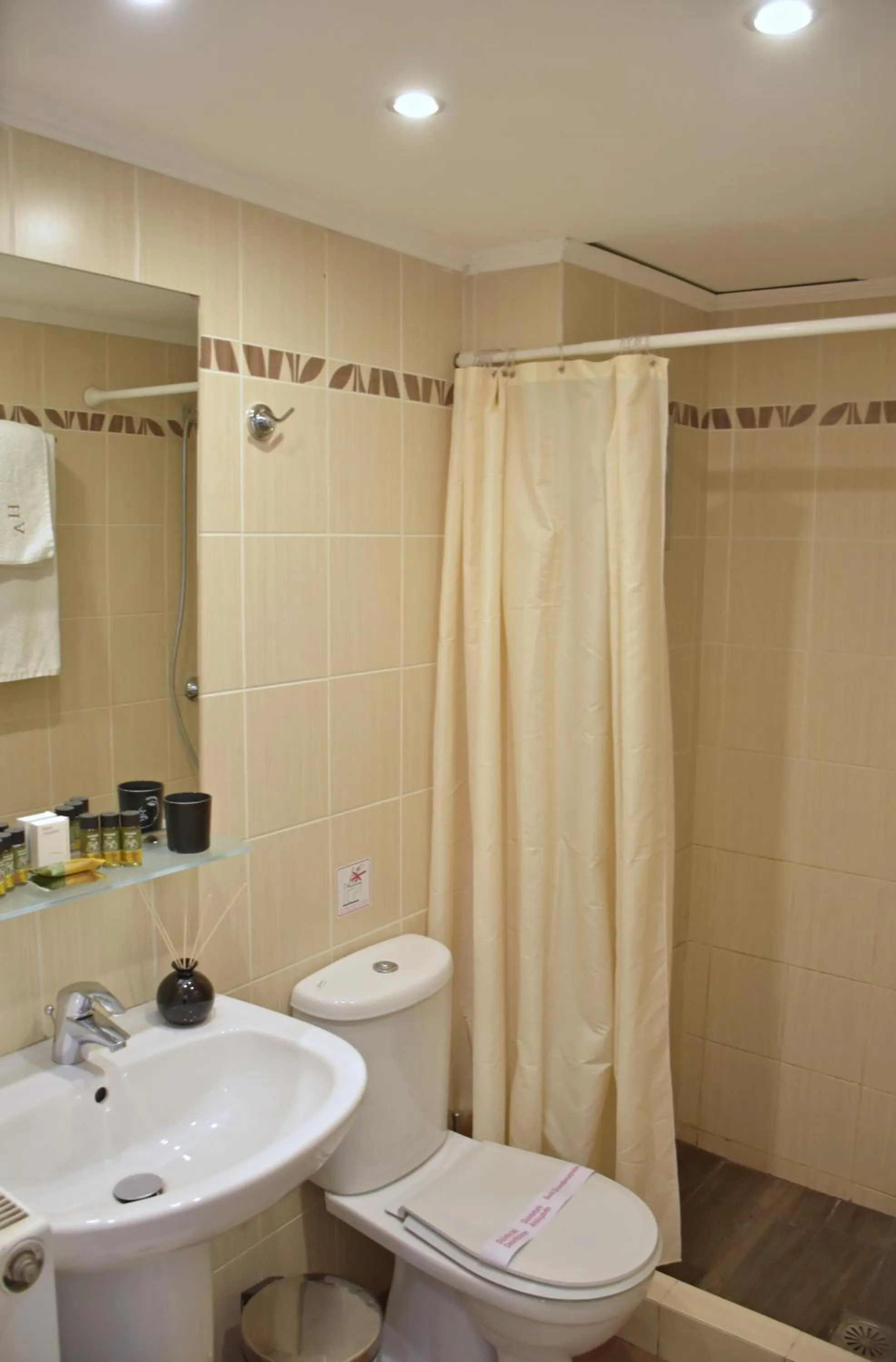 Shower in Arethusa Hotel Athens