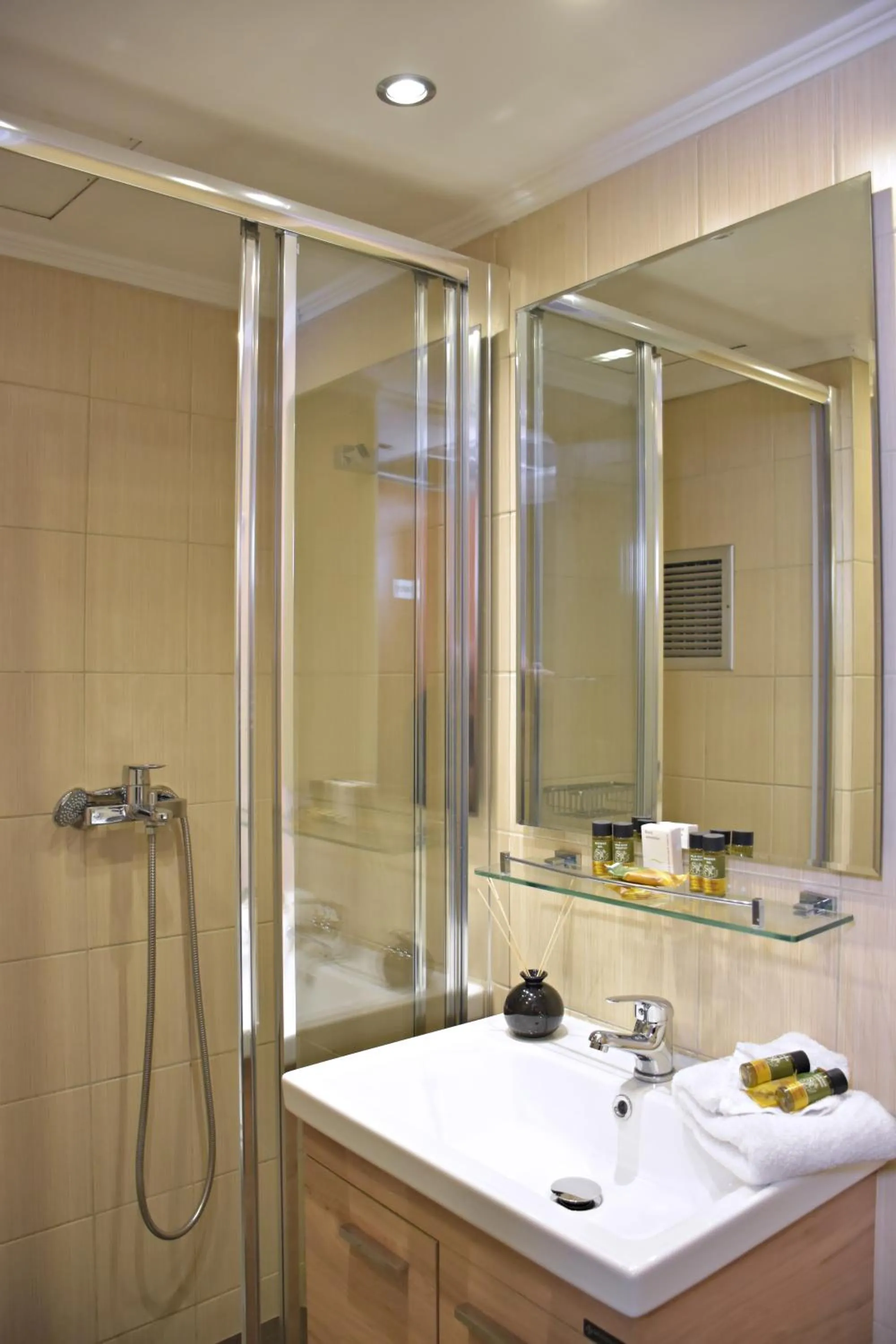 Shower in Arethusa Hotel Athens