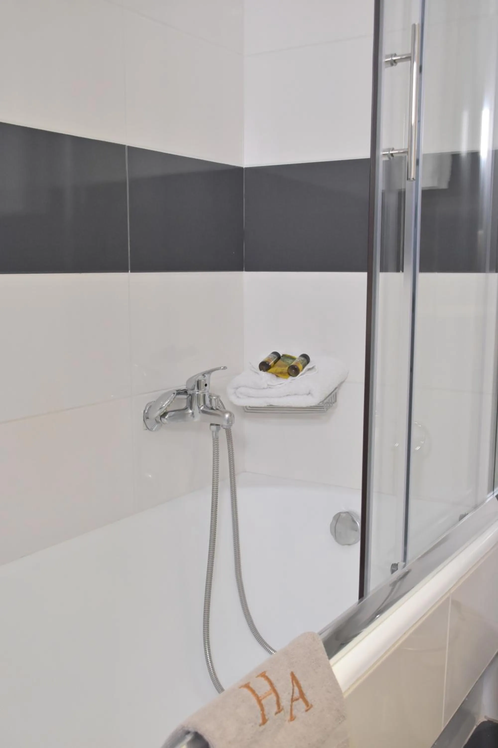 Bathroom in Arethusa Hotel Athens