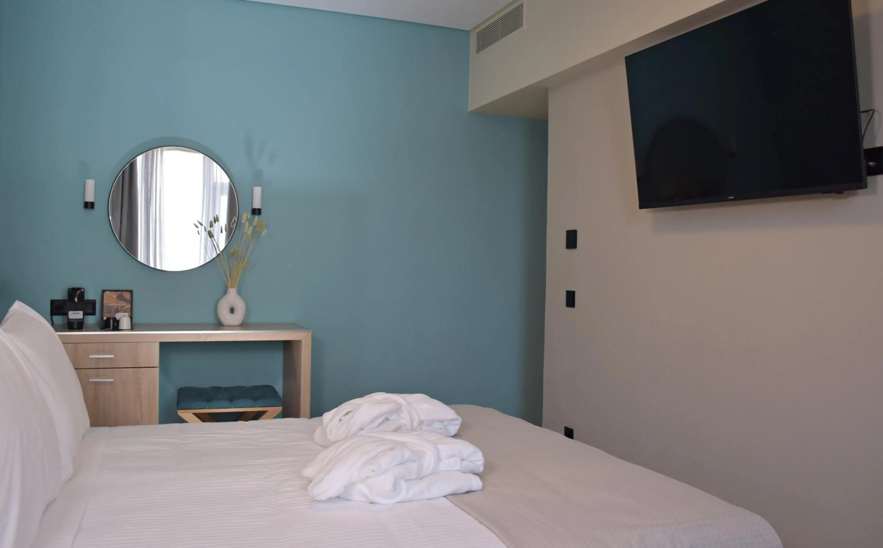 TV and multimedia, Bed in Arethusa Hotel Athens