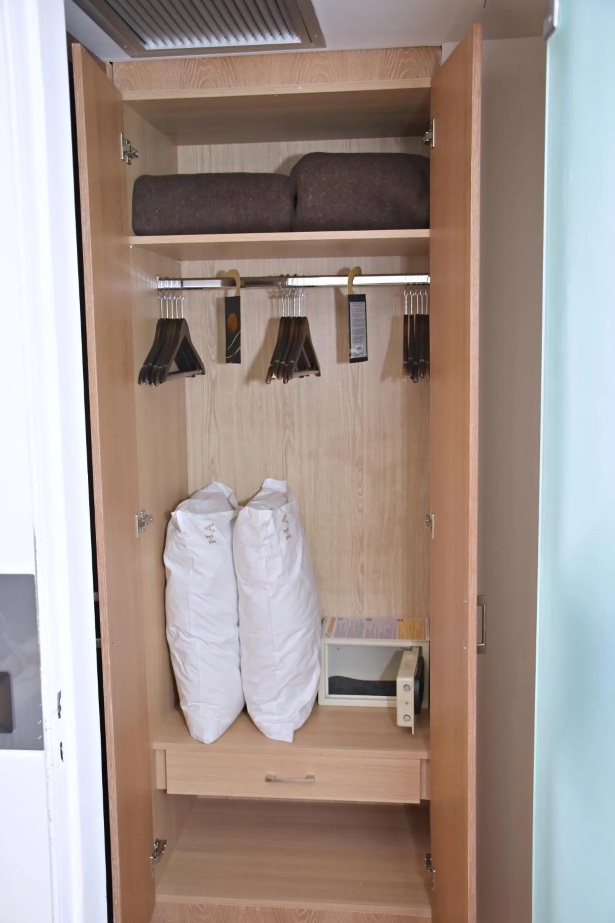 safe in Arethusa Hotel Athens