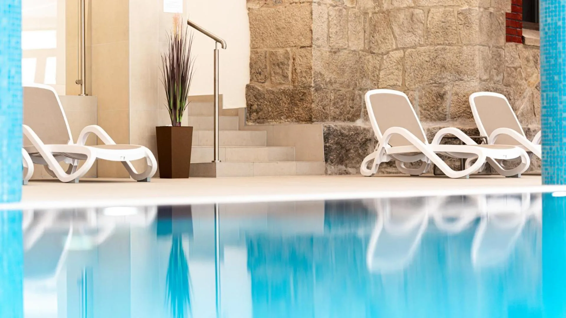 Swimming pool in Apartament Cortina