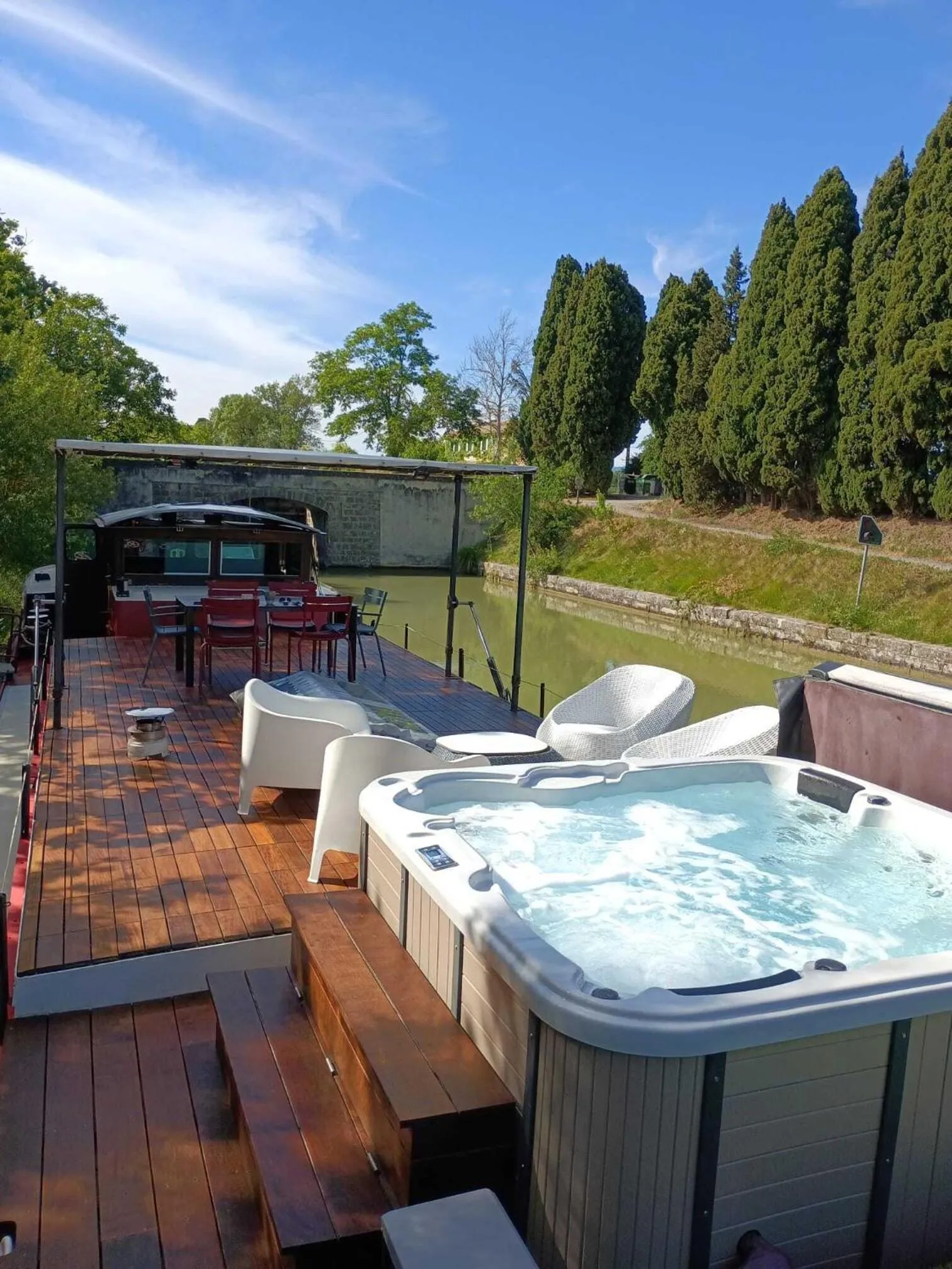 Hot Tub in Péniche Mirage-chambre d'hôtes