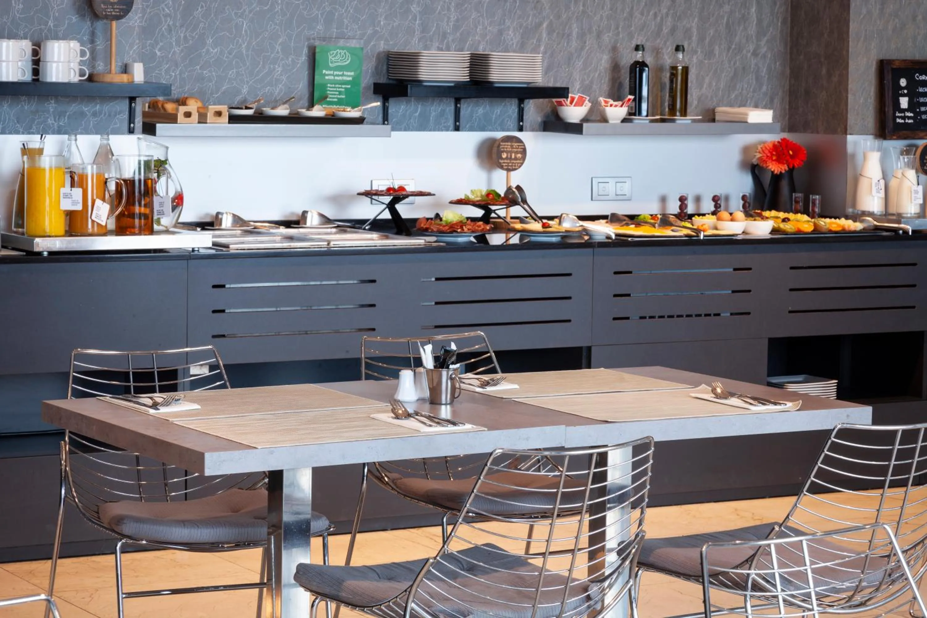 Buffet breakfast in Petit Palace Tamarises