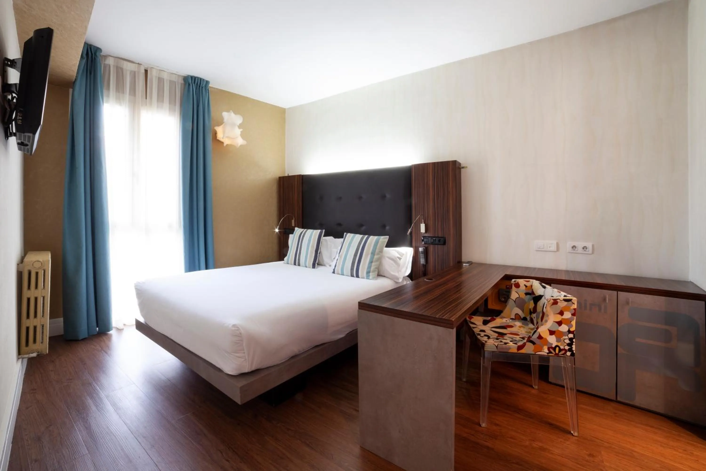 Bedroom, Bed in Petit Palace Tamarises