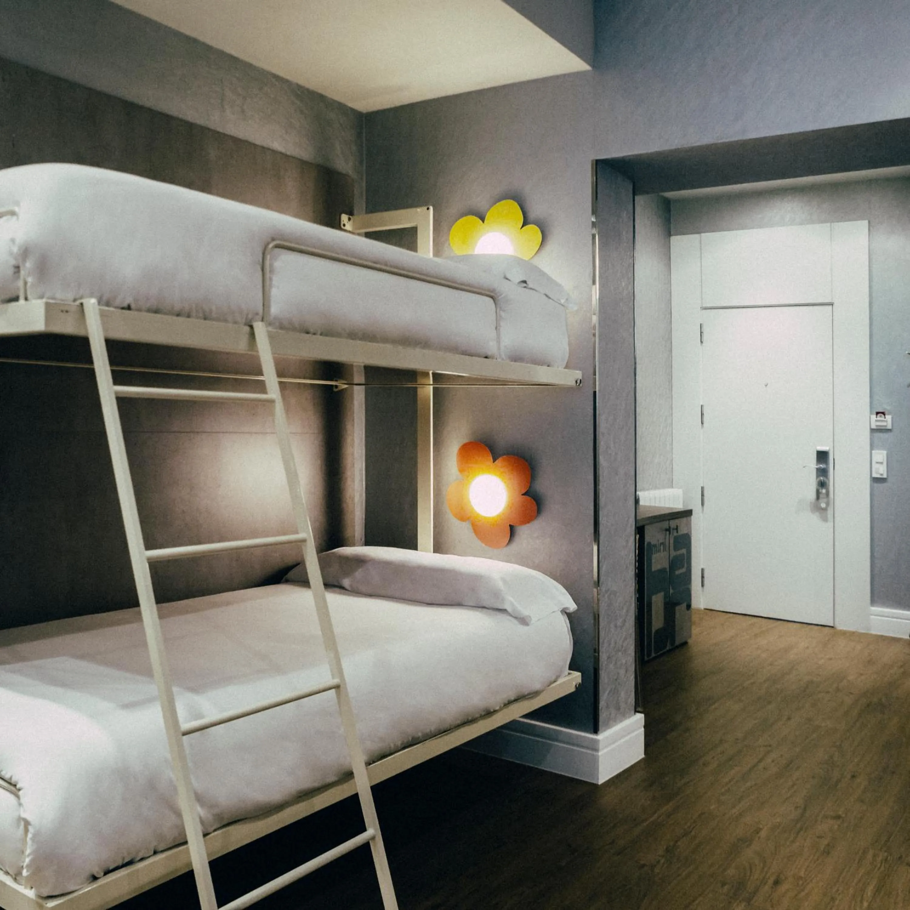 bunk bed, Bed in Petit Palace Tamarises