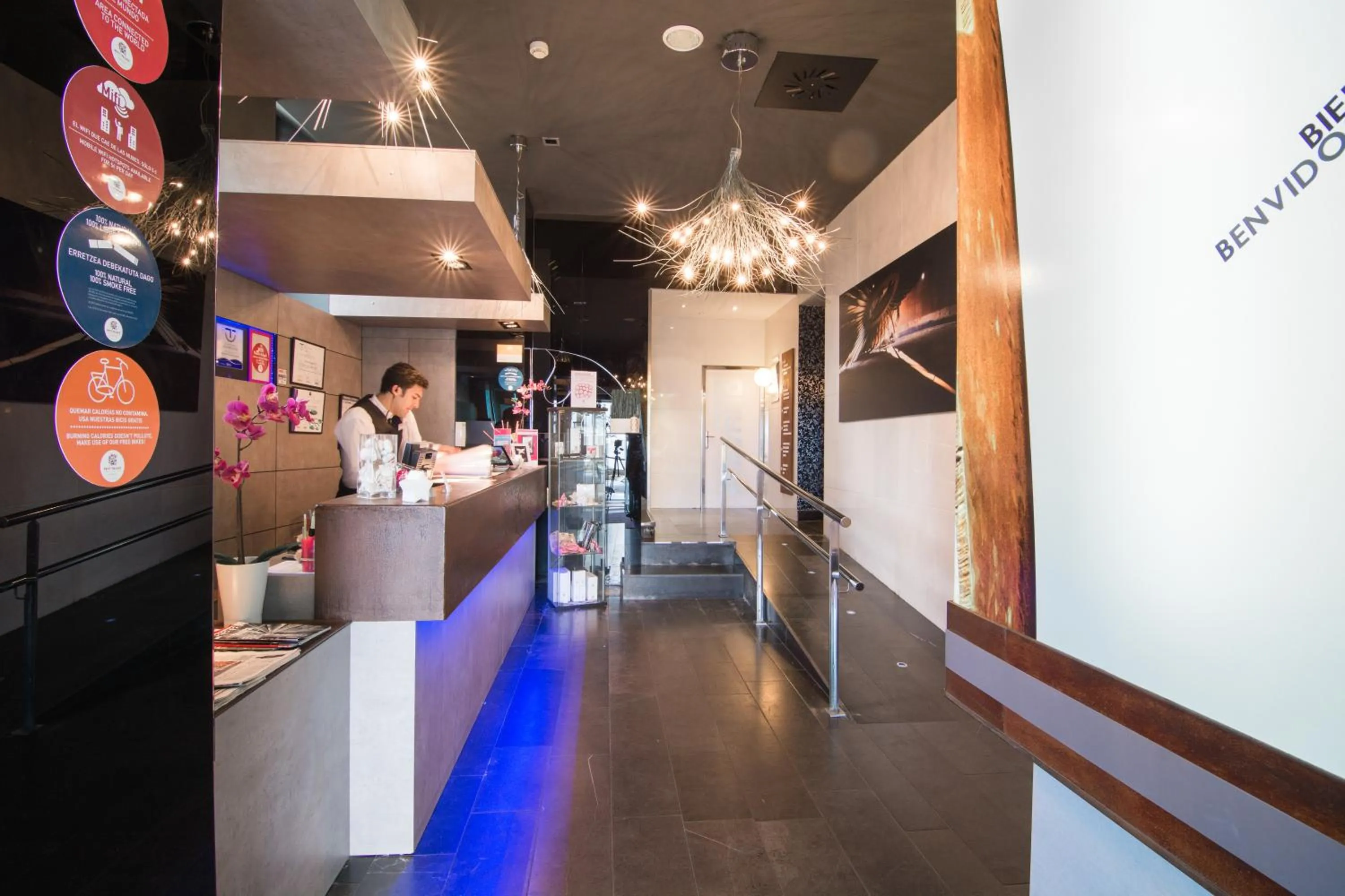 Facade/entrance in Petit Palace Tamarises