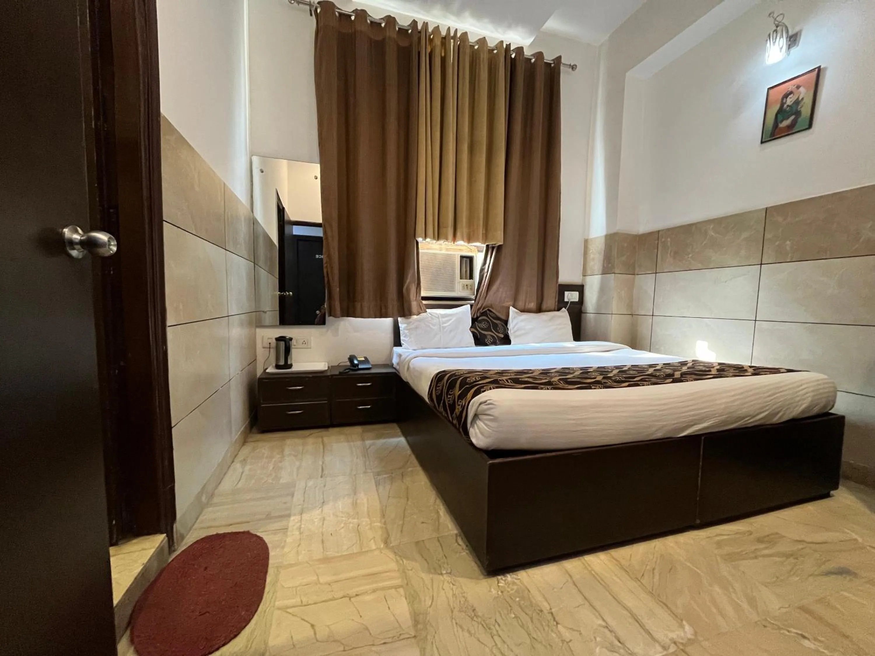 Bed in Hotel Taj Galaxy