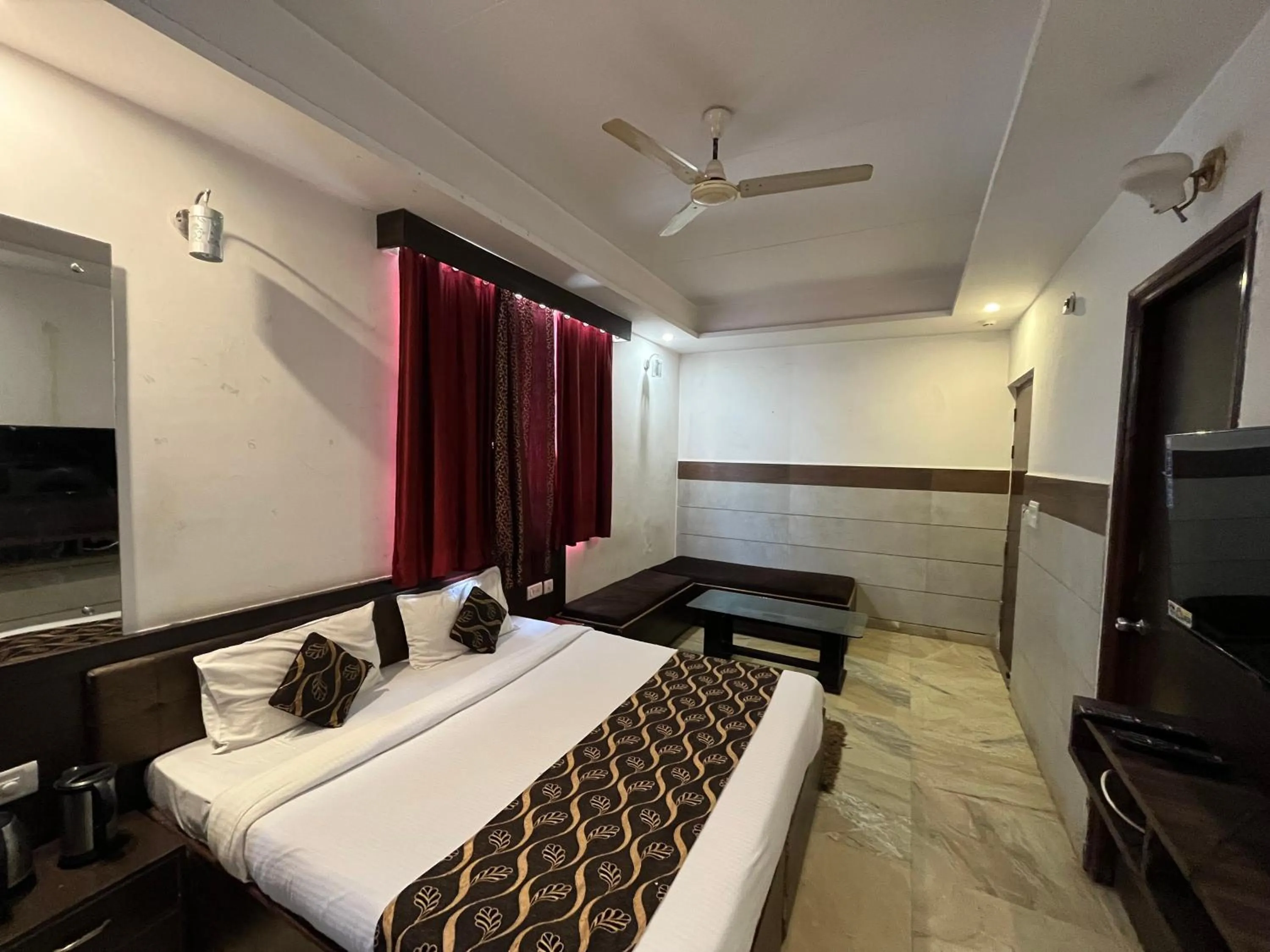 Bed in Hotel Taj Galaxy