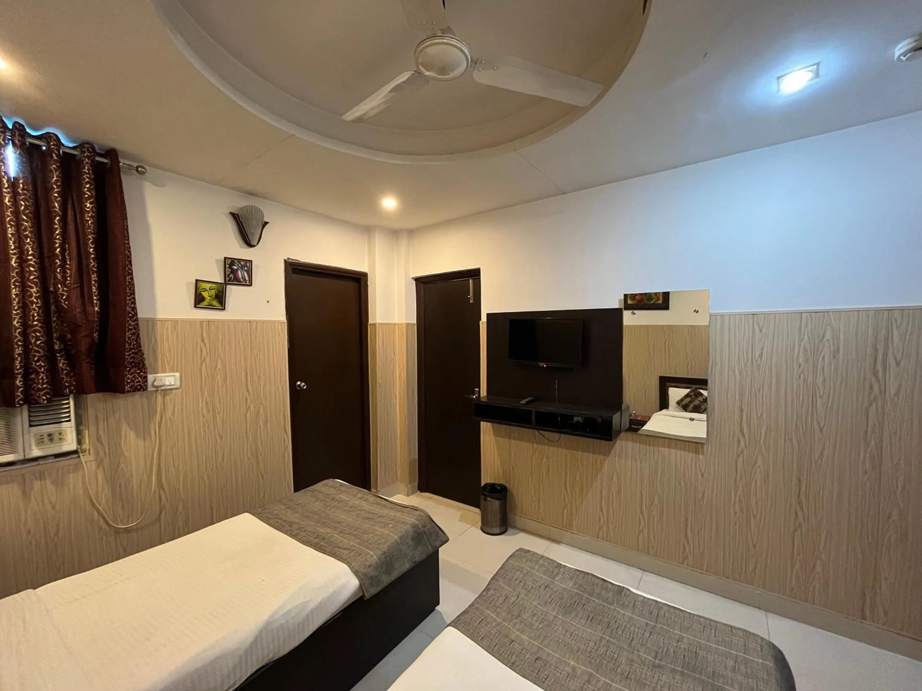 Bed in Hotel Taj Galaxy