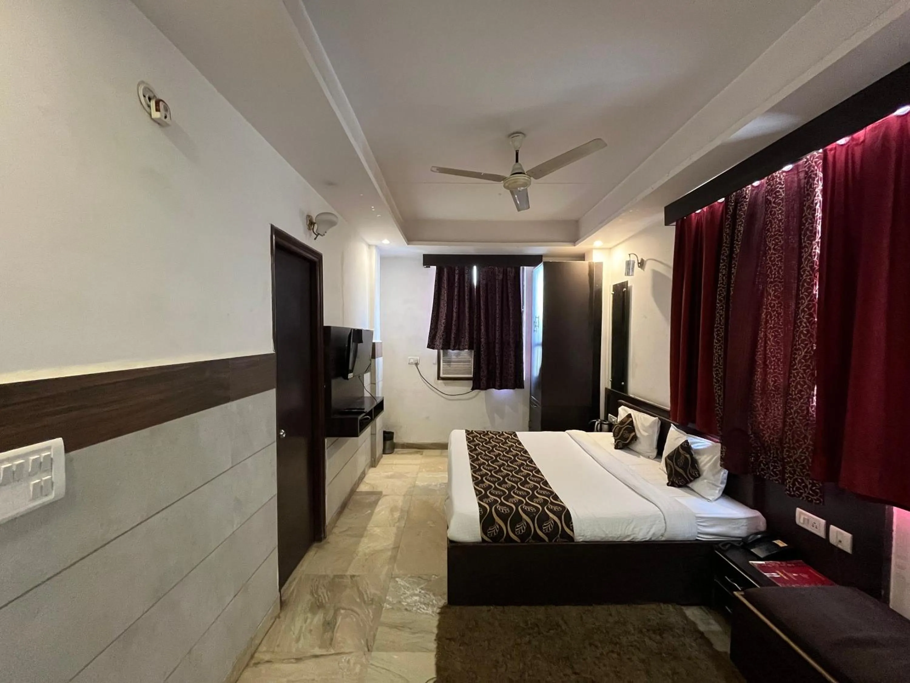 Bed in Hotel Taj Galaxy