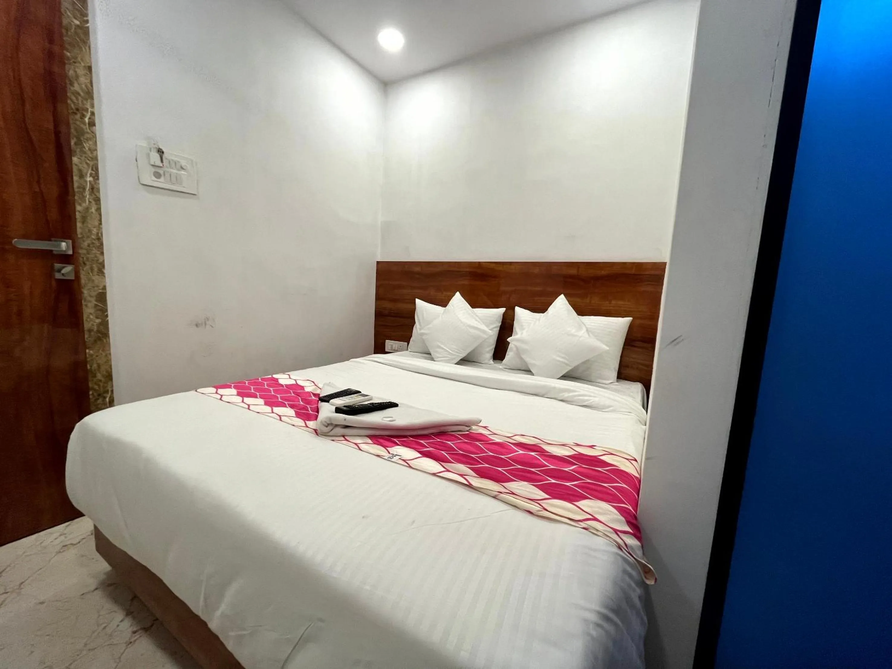 Photo of the whole room in Hotel Delmond Prime- Near NESCO