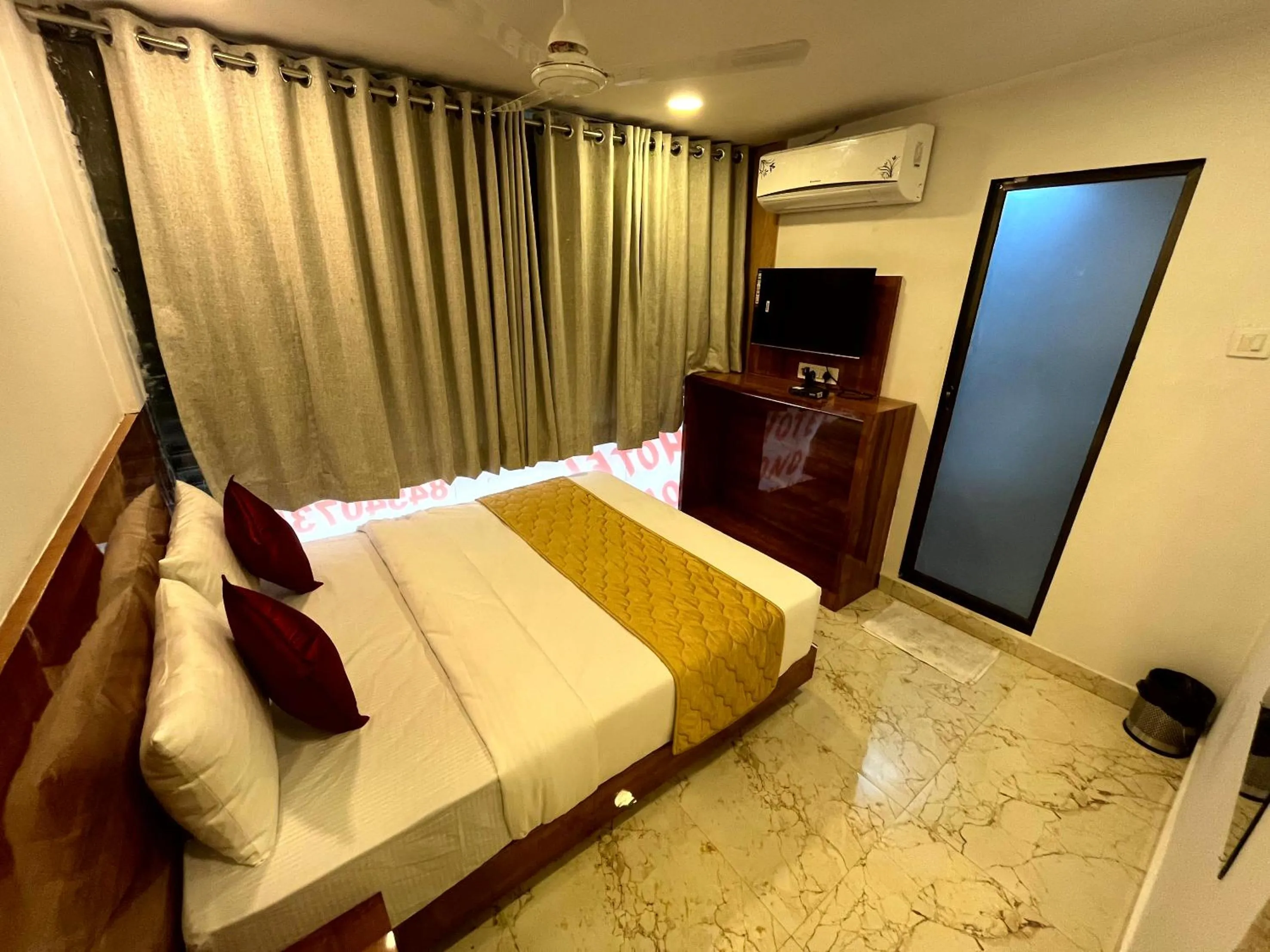 Photo of the whole room in Hotel Delmond Prime- Near NESCO