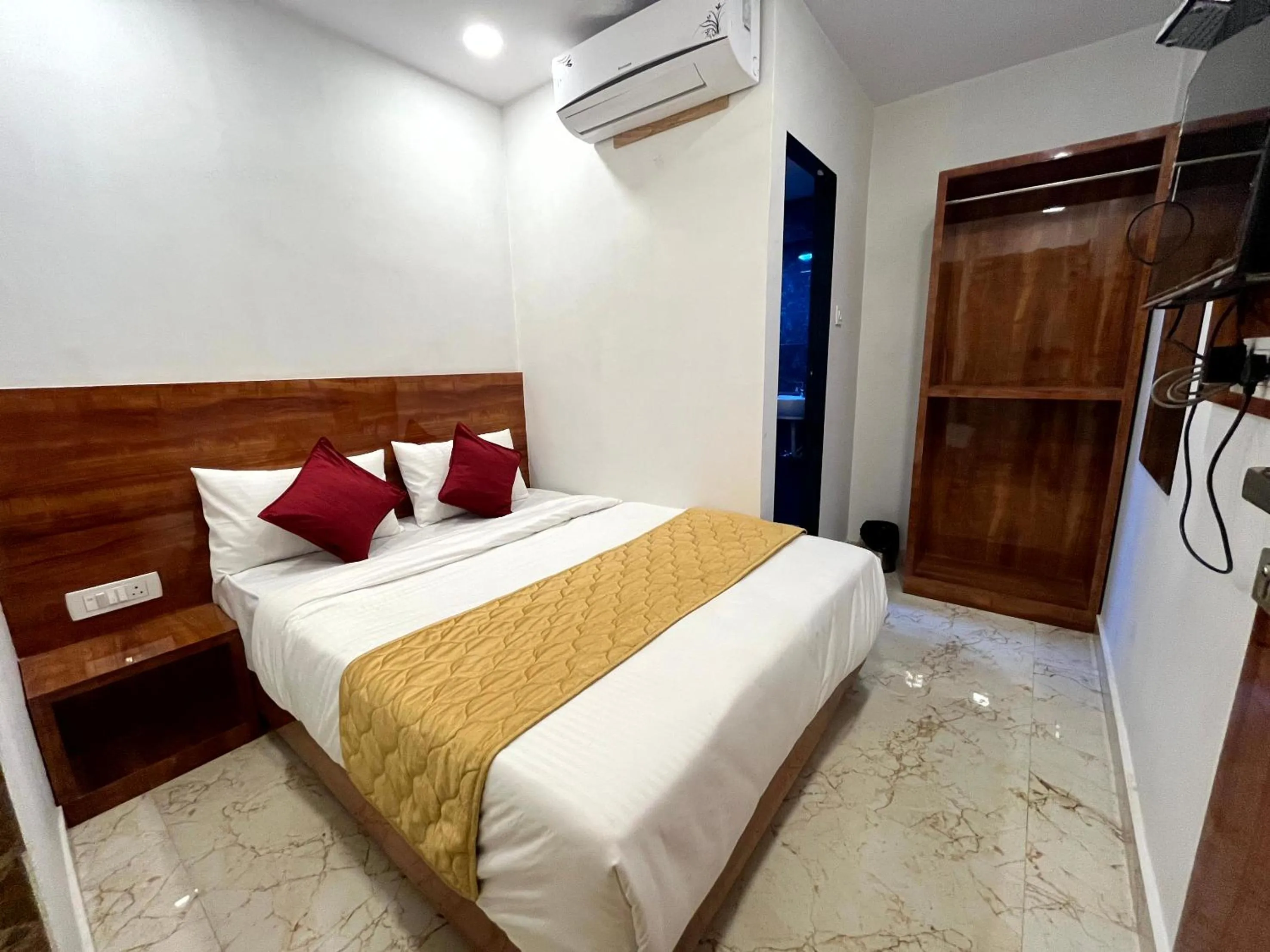 Photo of the whole room in Hotel Delmond Prime- Near NESCO