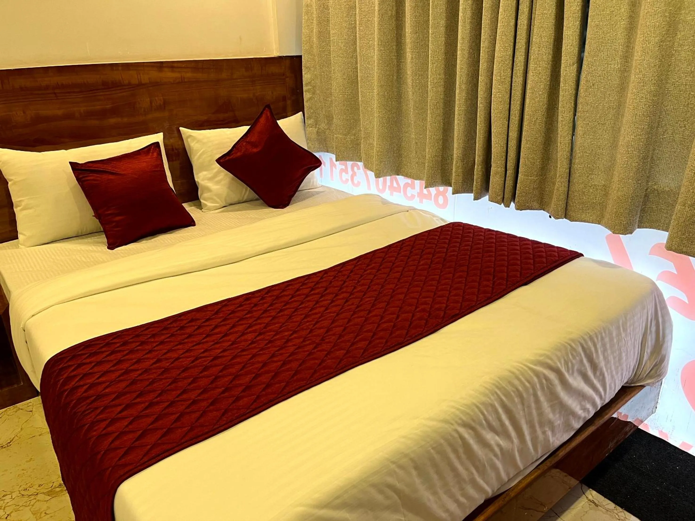 Bed in Hotel Delmond Prime- Near NESCO