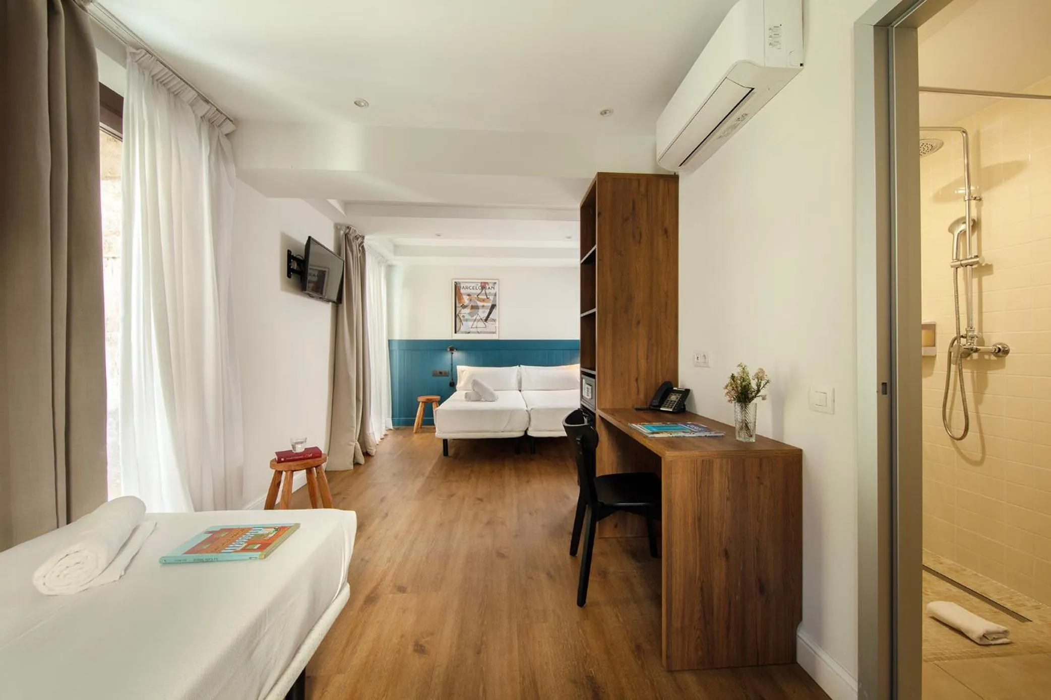 Photo of the whole room, Bed in Som Nit Port Vell
