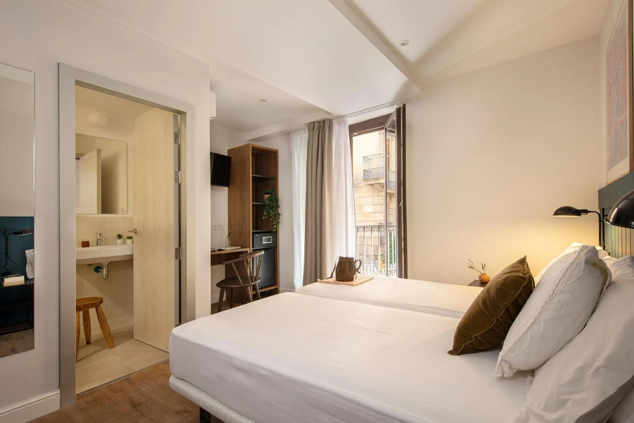 Photo of the whole room, Bed in Som Nit Port Vell