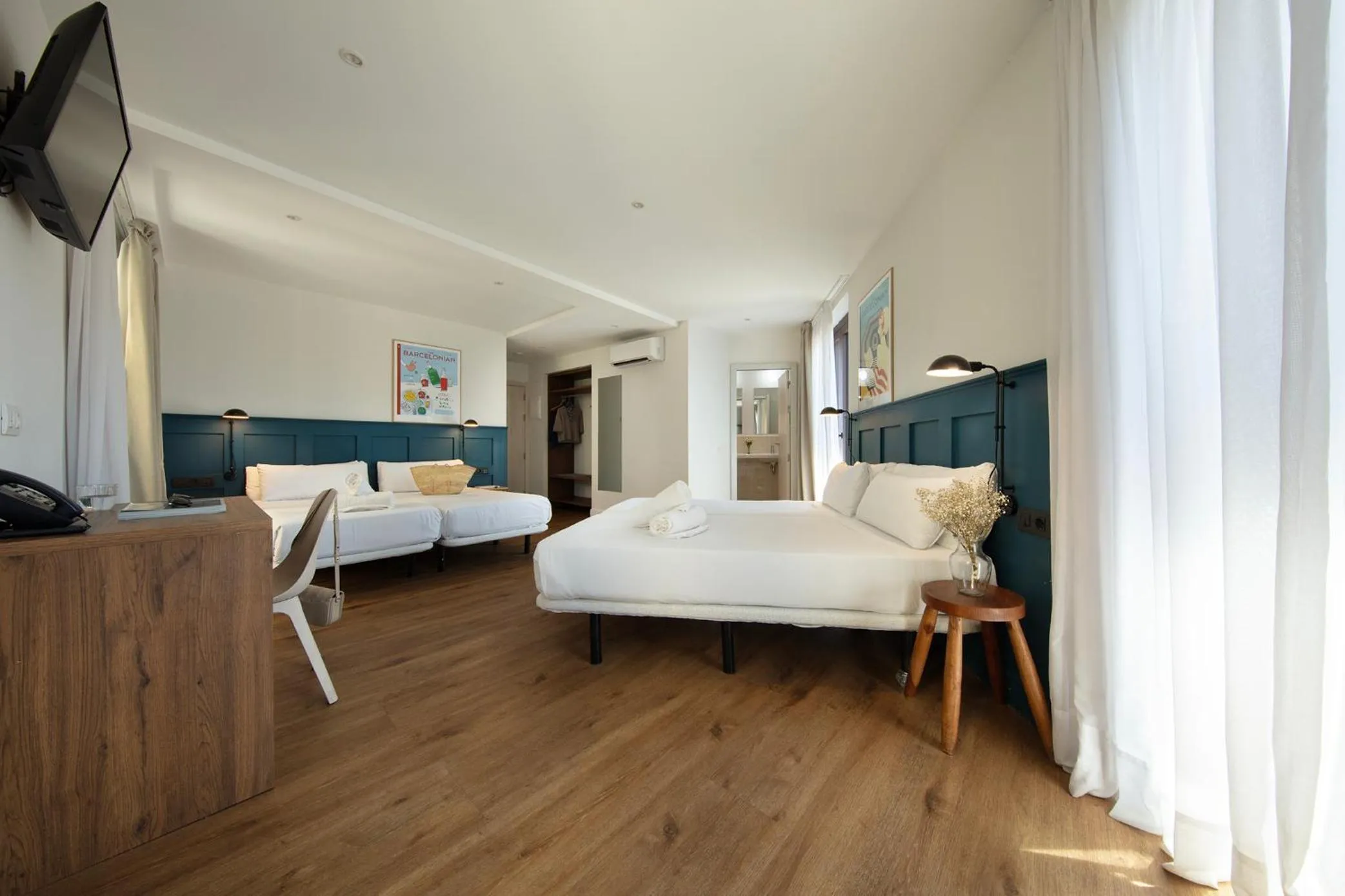 Photo of the whole room, Bed in Som Nit Port Vell