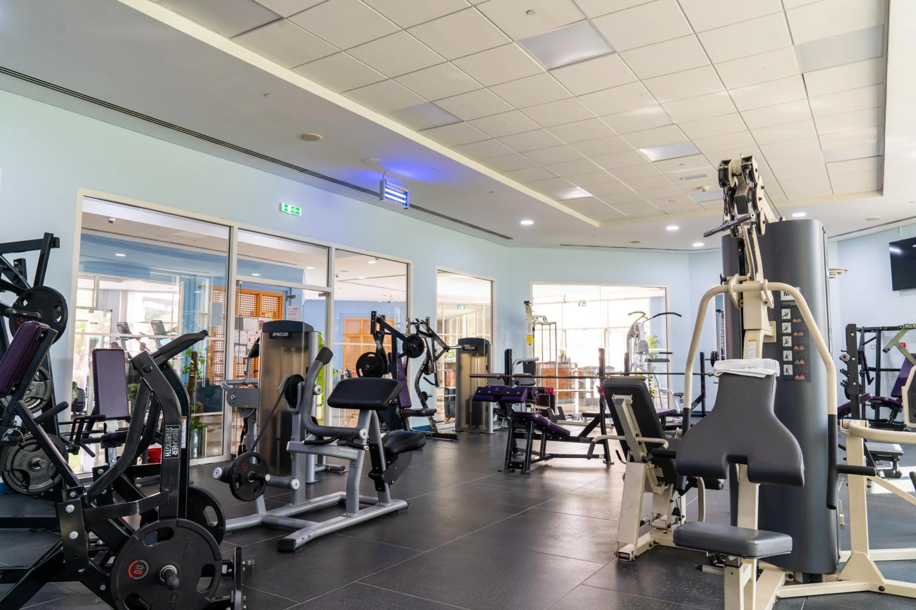 Fitness centre/facilities in eStay Hotel