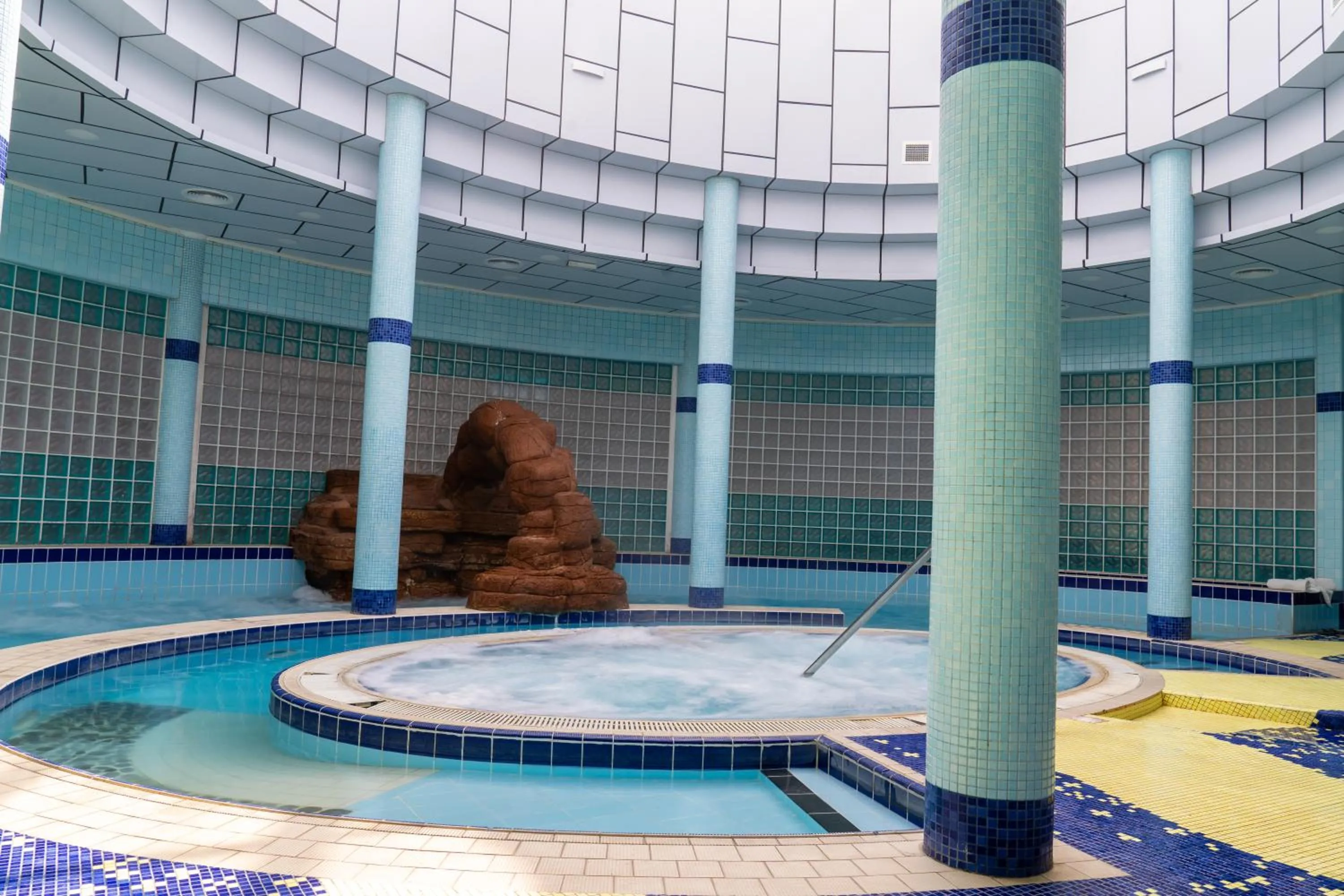 Hot Tub in eStay Hotel