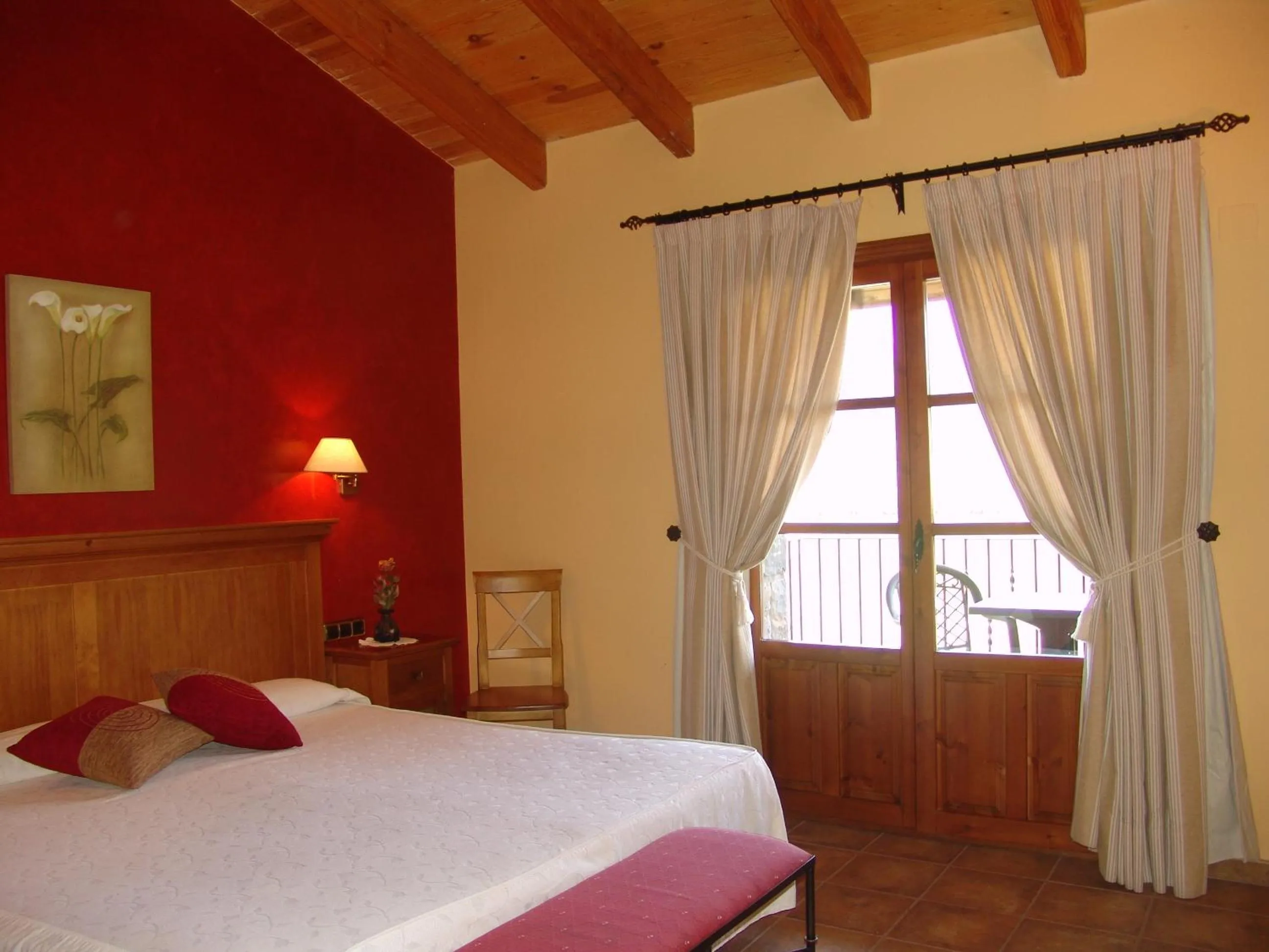 Shower, Bed in Hotel & SPA Peña Montañesa