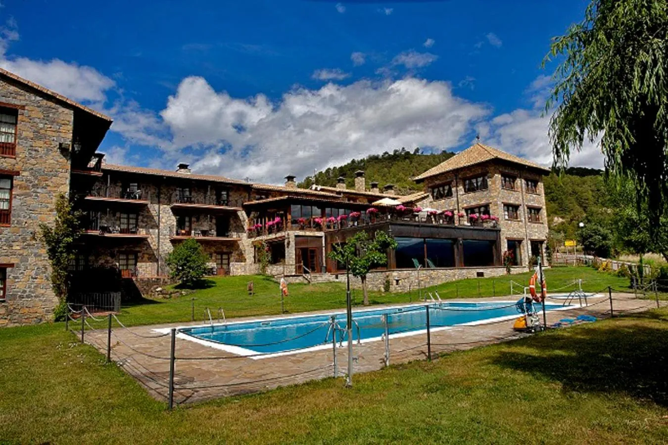 Property building in Hotel & SPA Peña Montañesa