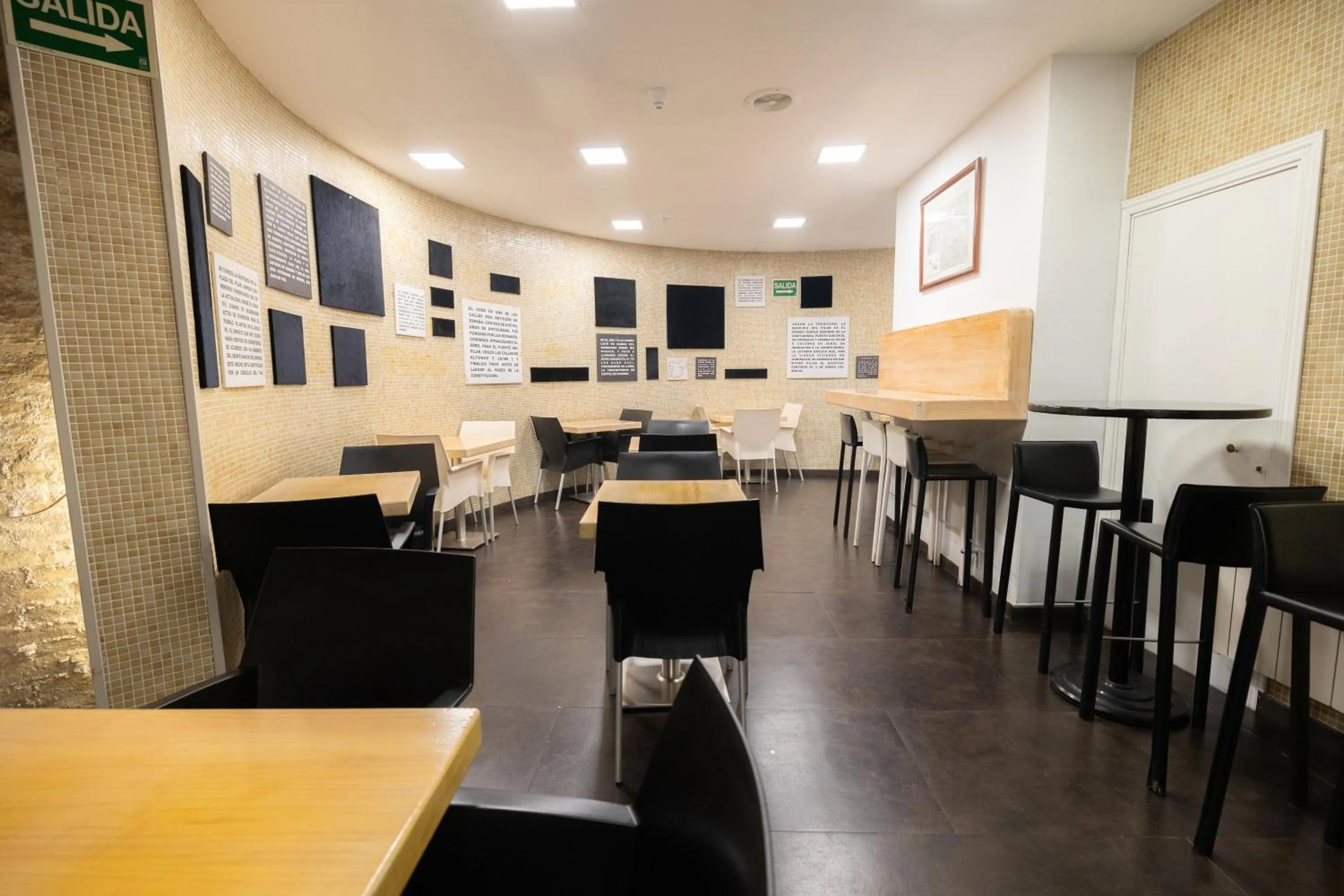 Dining area in Hotel Pilar Plaza