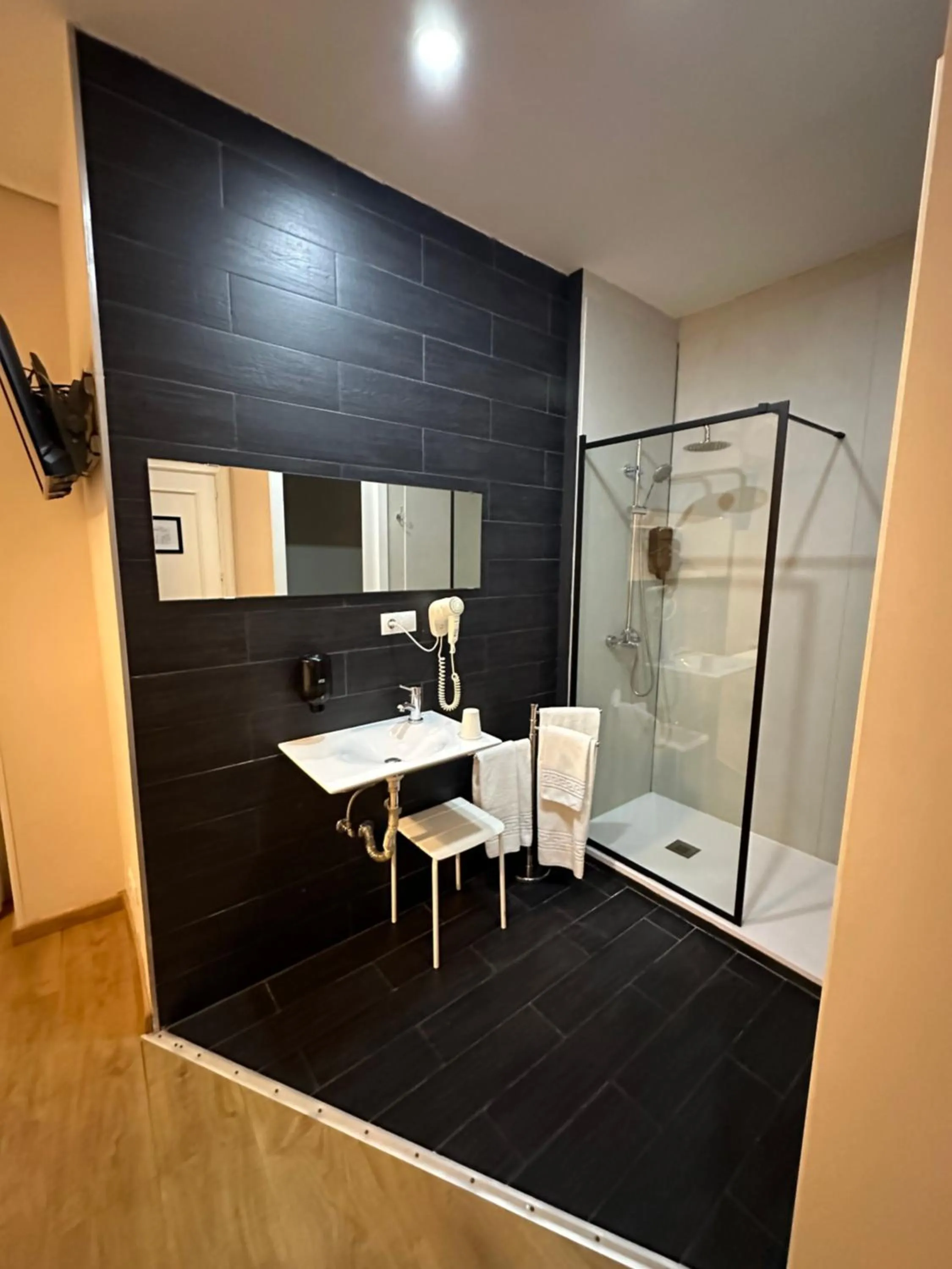 Shower in Hotel Pilar Plaza