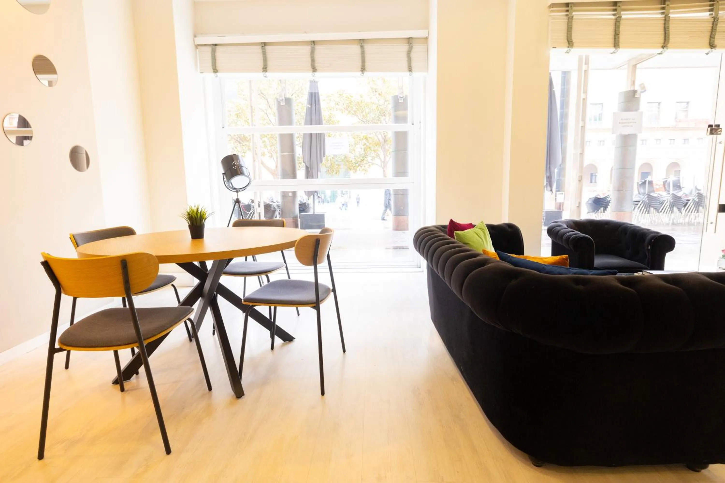Seating area in Hotel Pilar Plaza