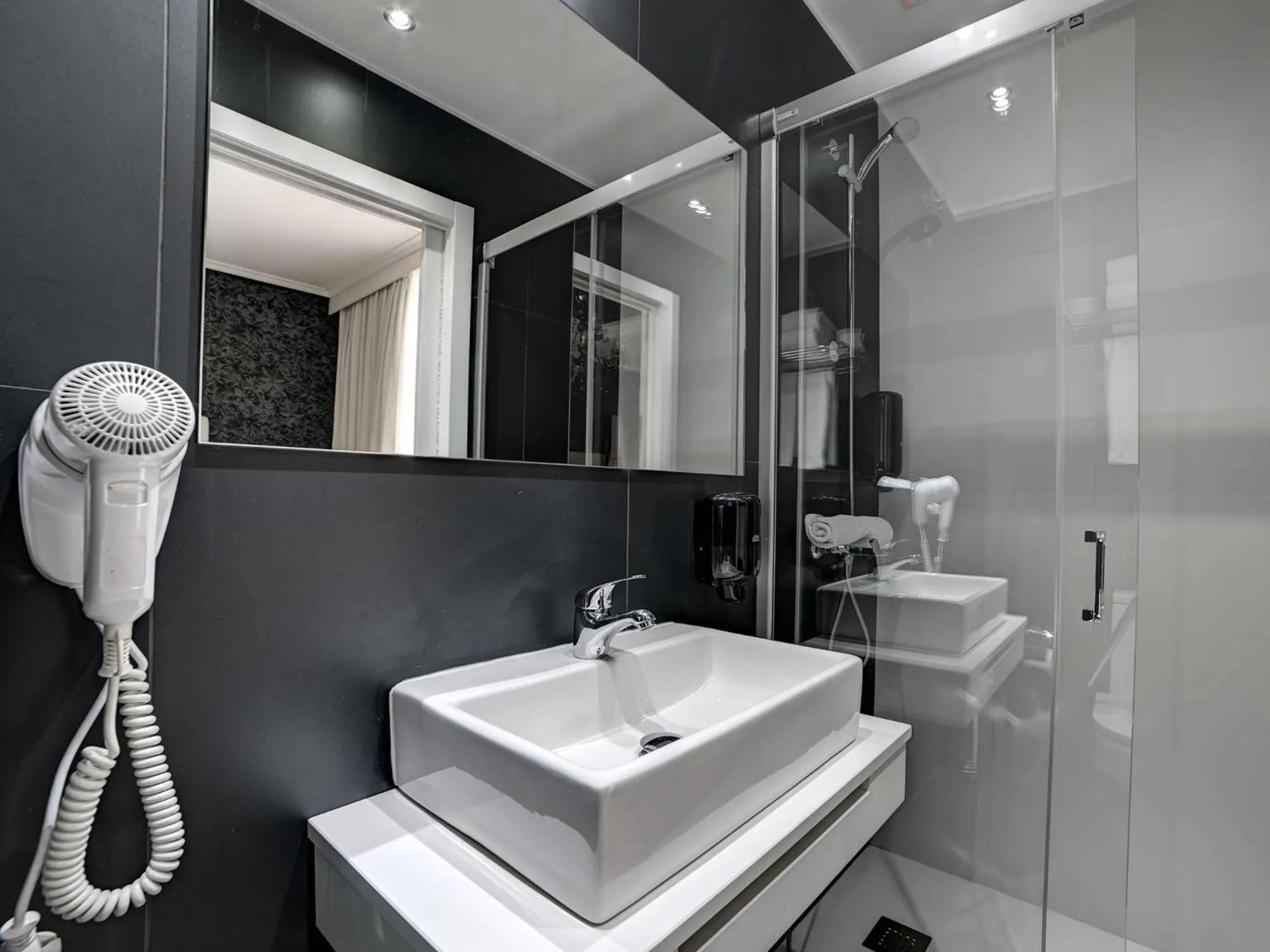 Bathroom in Hotel Pilar Plaza