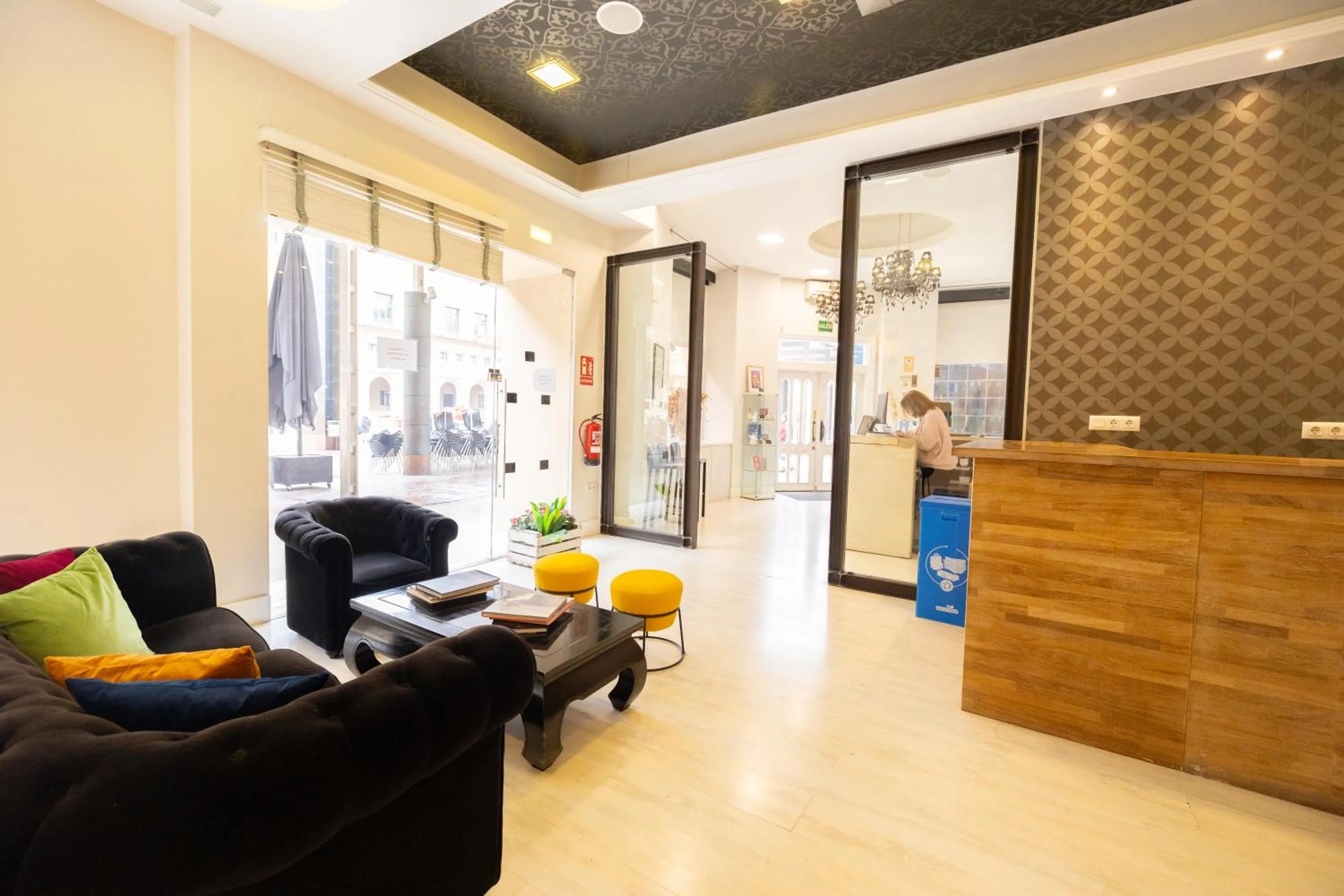 Seating area in Hotel Pilar Plaza