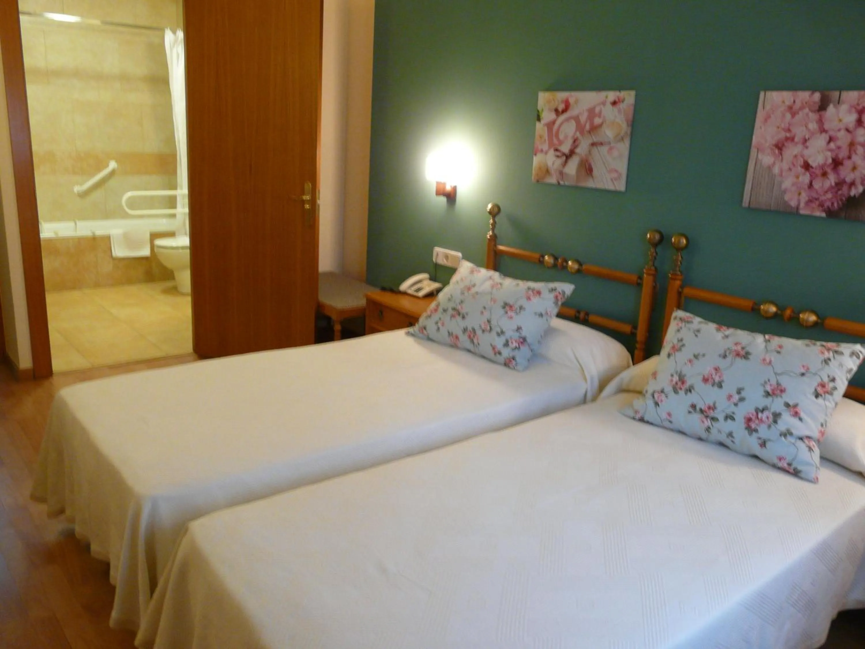 Photo of the whole room, Bed in Hotel Nice