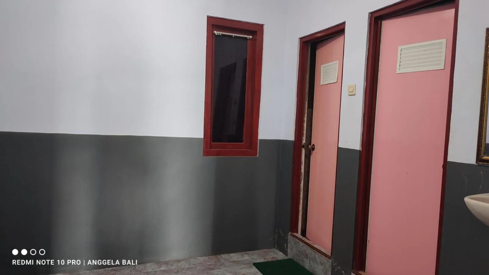 Bathroom in Tengger Indah Bromo by ABM