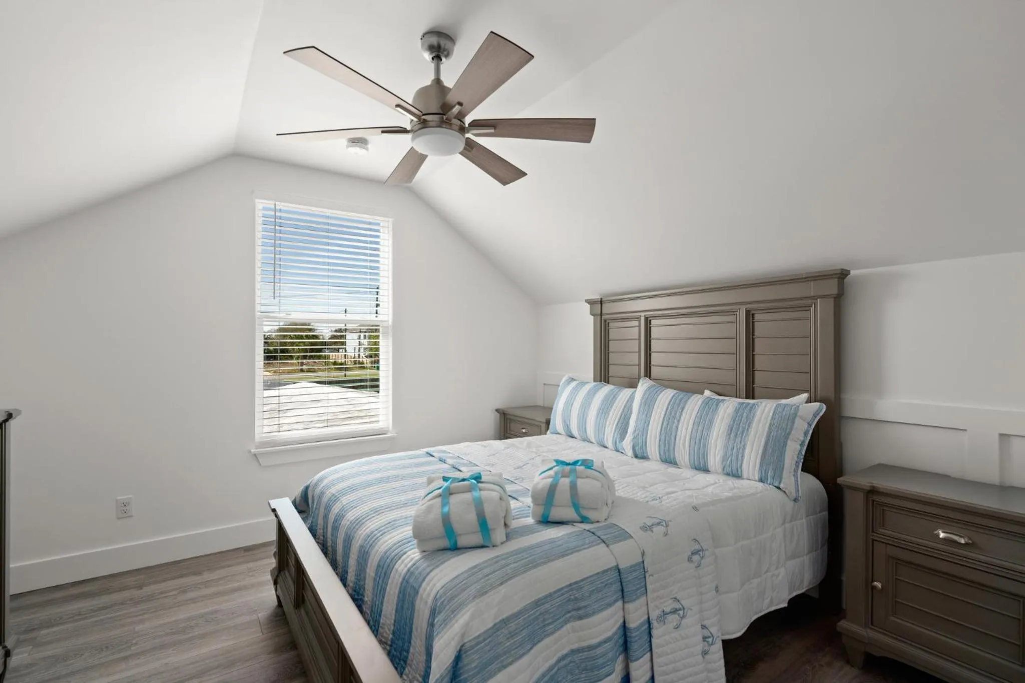 Bed in 20206 First Ave