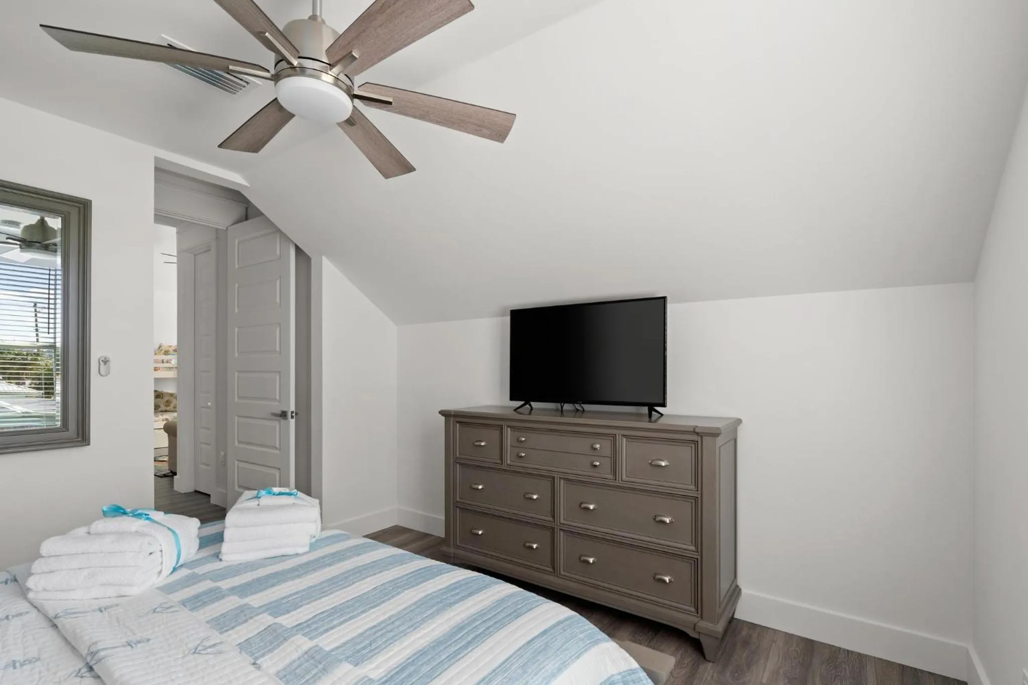 Living room, Bed in 20206 First Ave