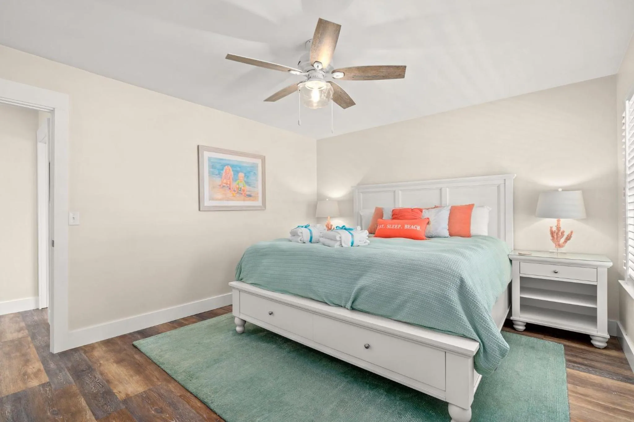 Bed in 140 Feet To White Sandy Beaches! Newly Renovated! Pool! Grill!