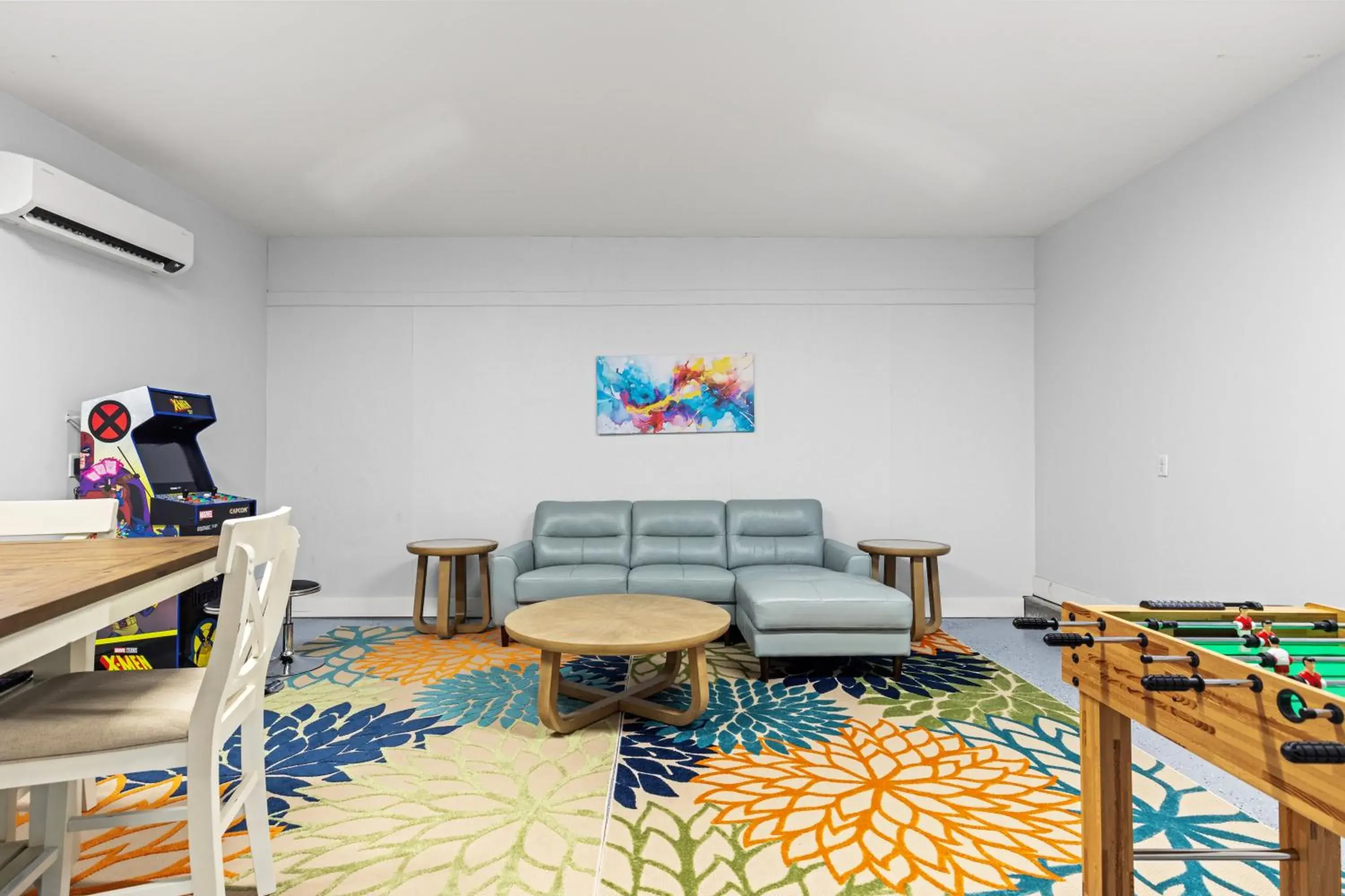 Charming Retreat, a Short Walk to Laguna Beach, with Room for 10! Charming Retreat, a Short Walk to Laguna Beach, with Room for 10!