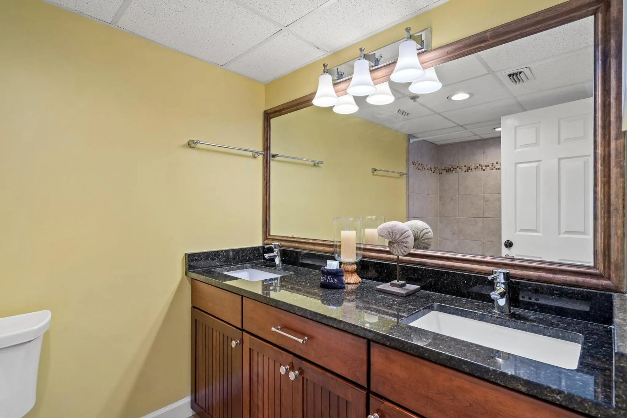 Photo of the whole room in Beautiful Long Beach Condo unit 1-1206! TWO Gulf Masters!