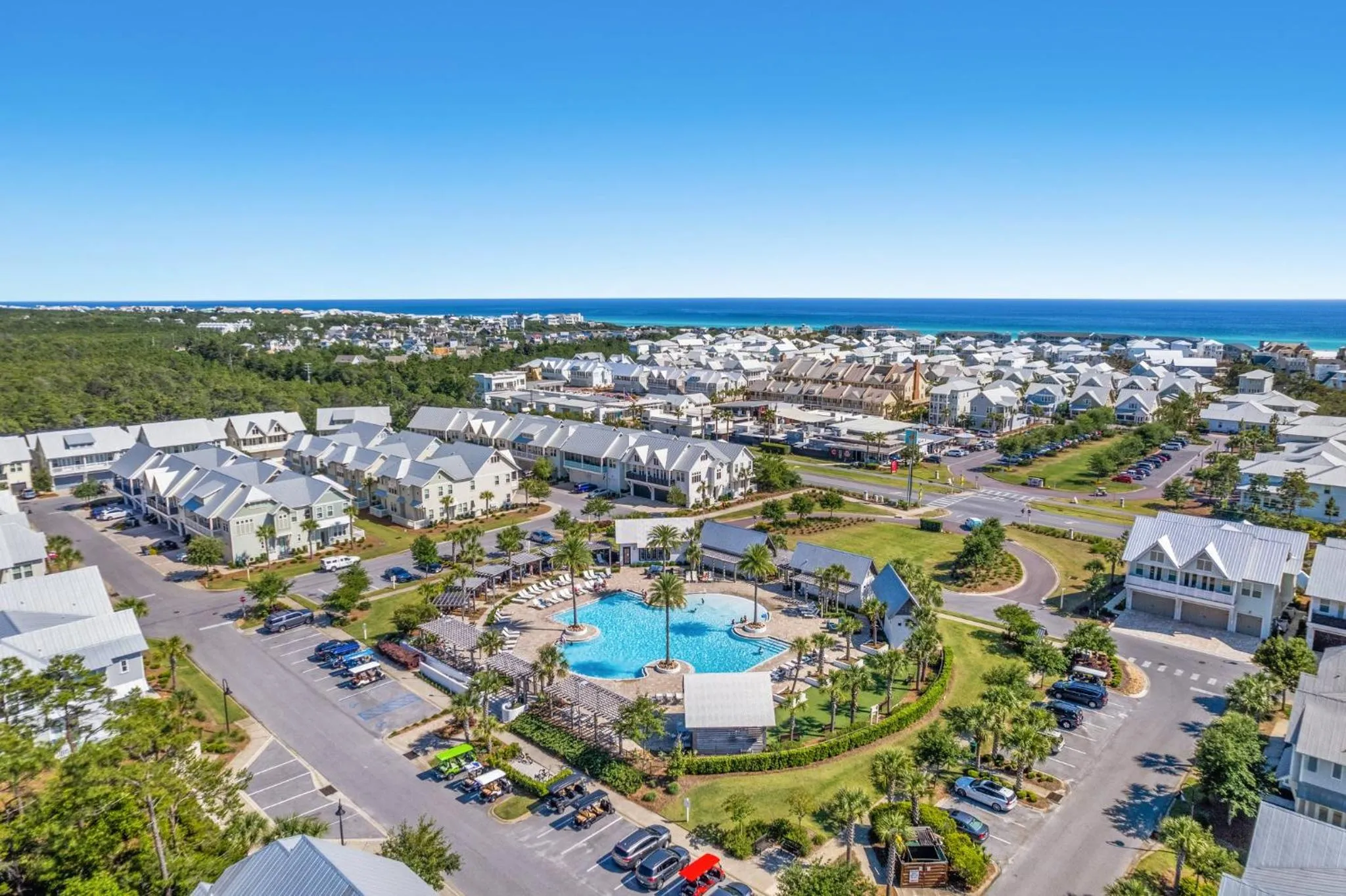 Swimming pool in 24 York Lane | Edgewater Escape