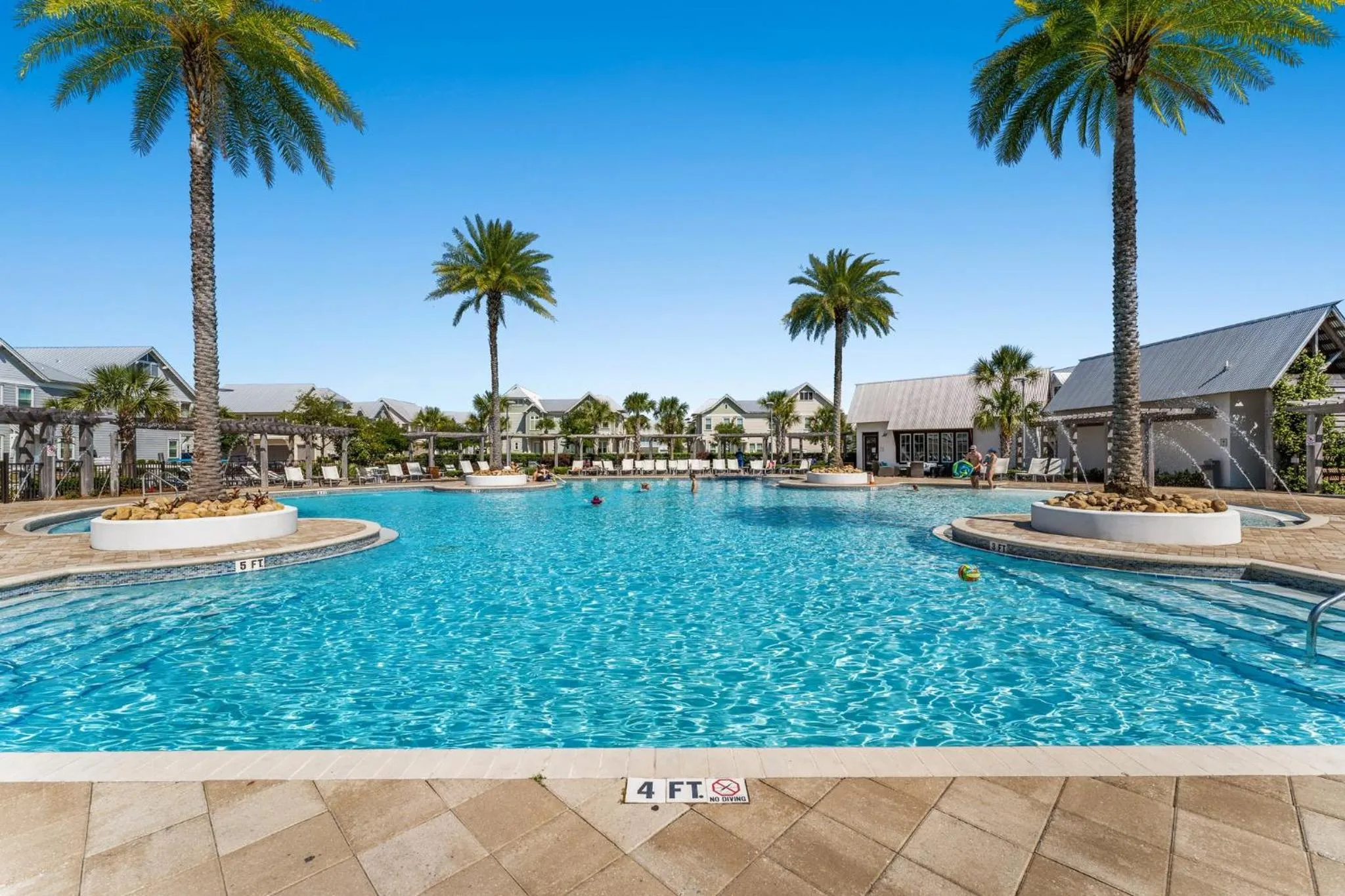 Swimming pool in 24 York Lane | Edgewater Escape