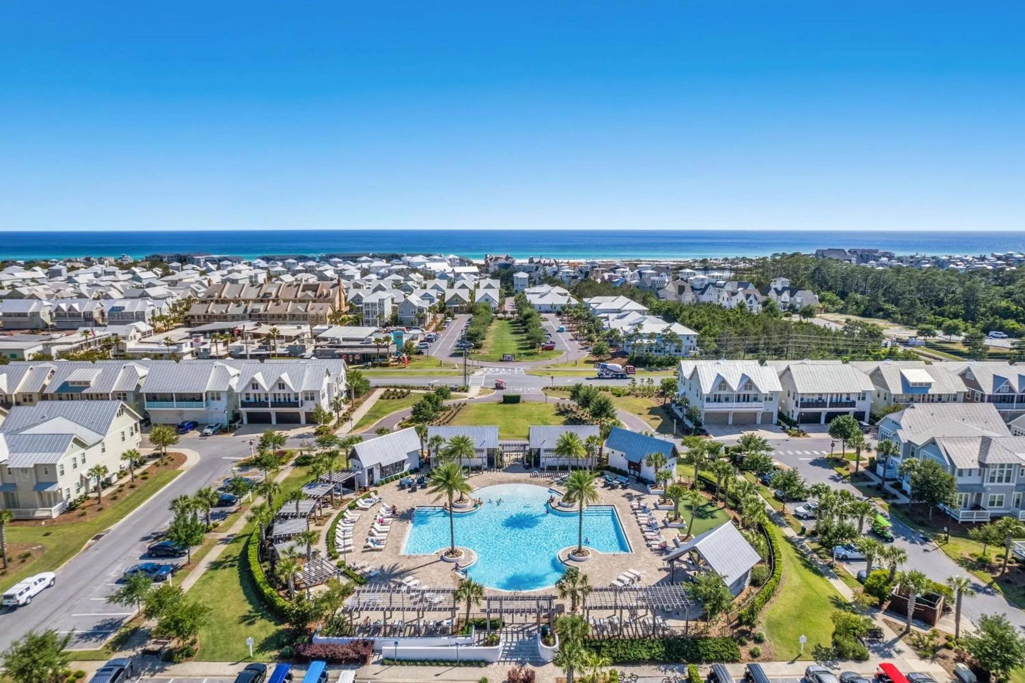 Swimming pool in 24 York Lane | Edgewater Escape