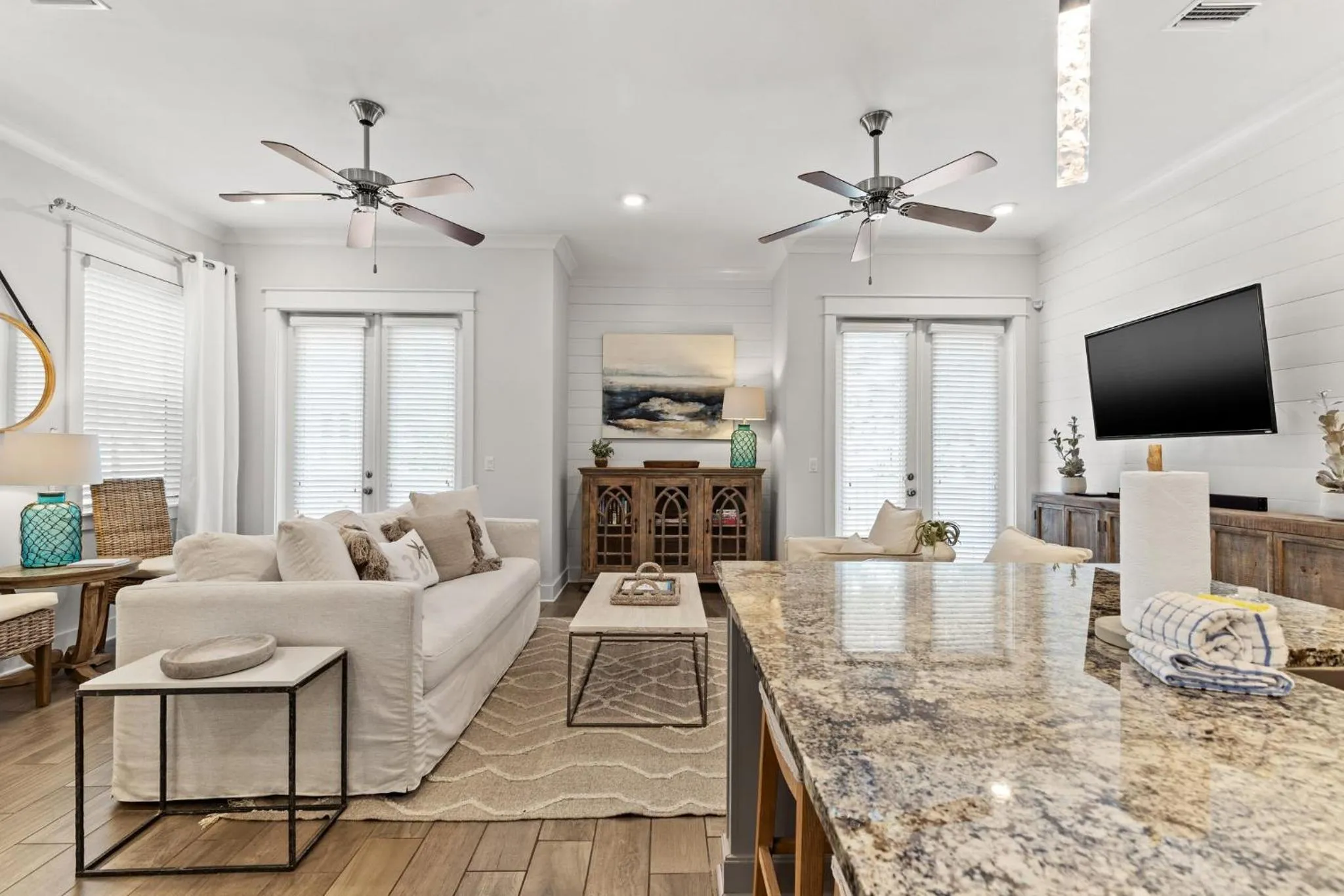 Photo of the whole room in 24 York Lane | Edgewater Escape