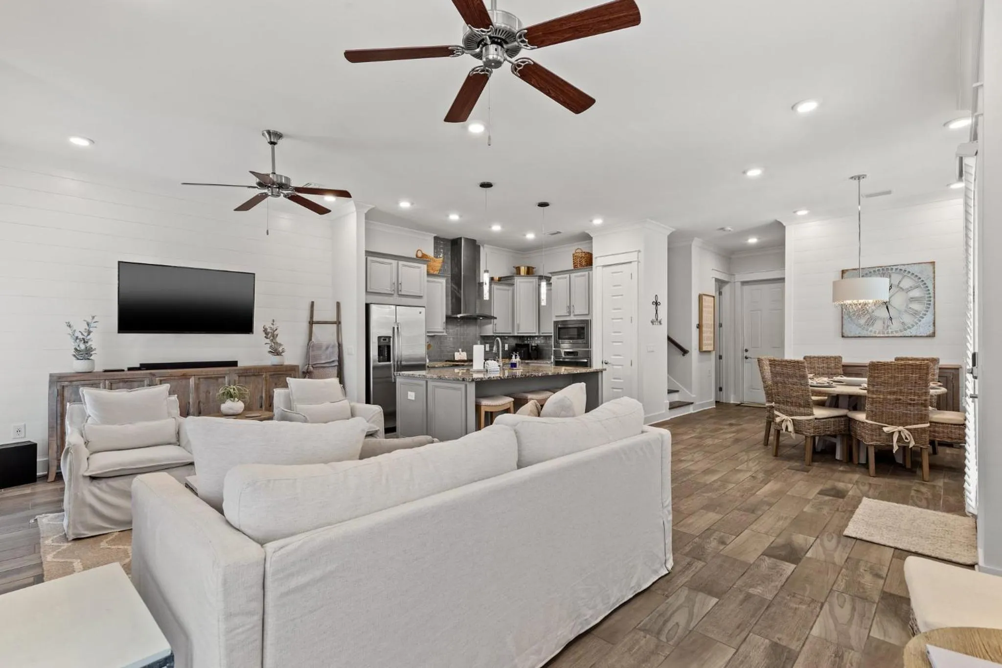 Photo of the whole room in 24 York Lane | Edgewater Escape