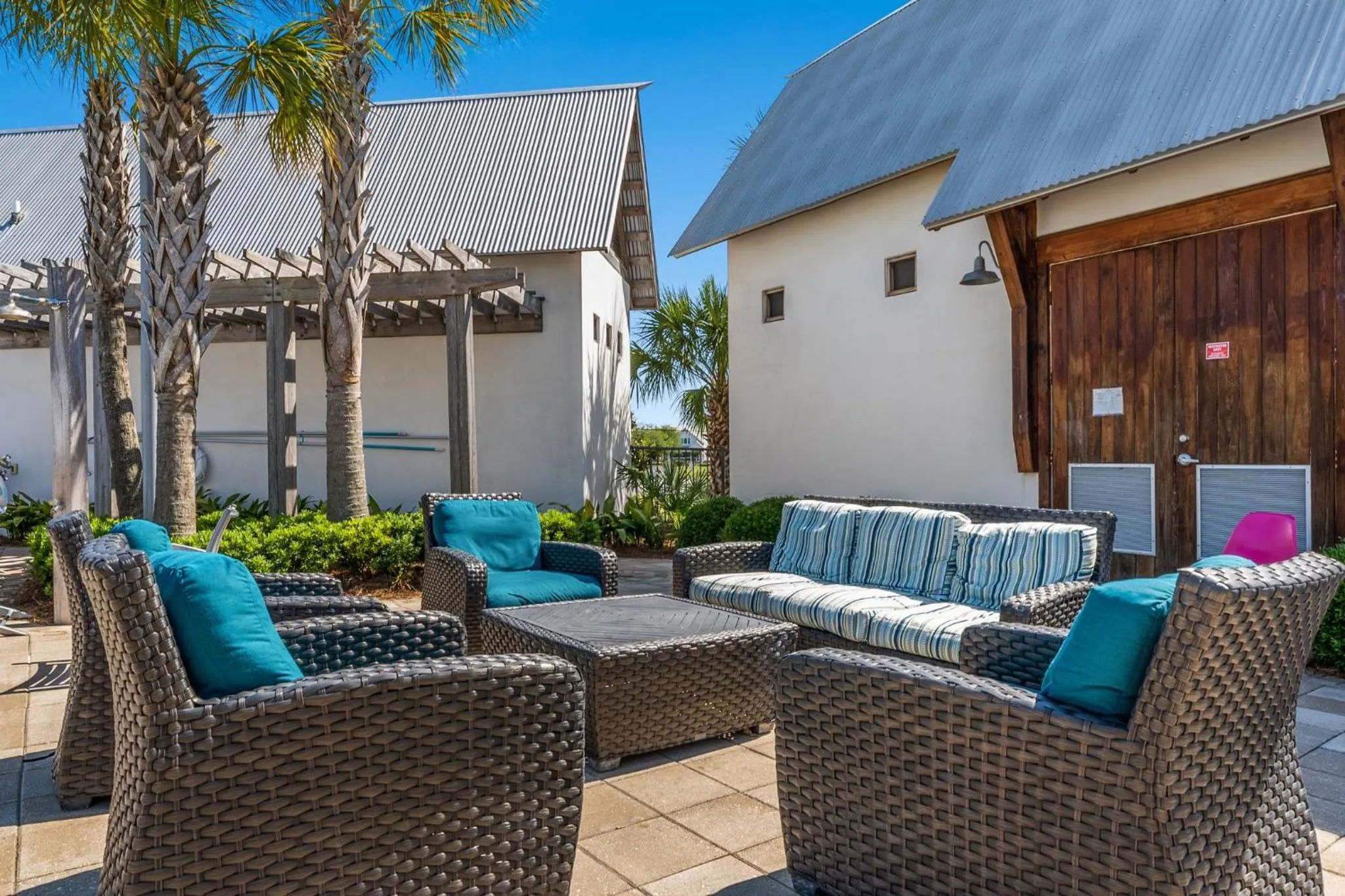 Property building in 24 York Lane | Edgewater Escape