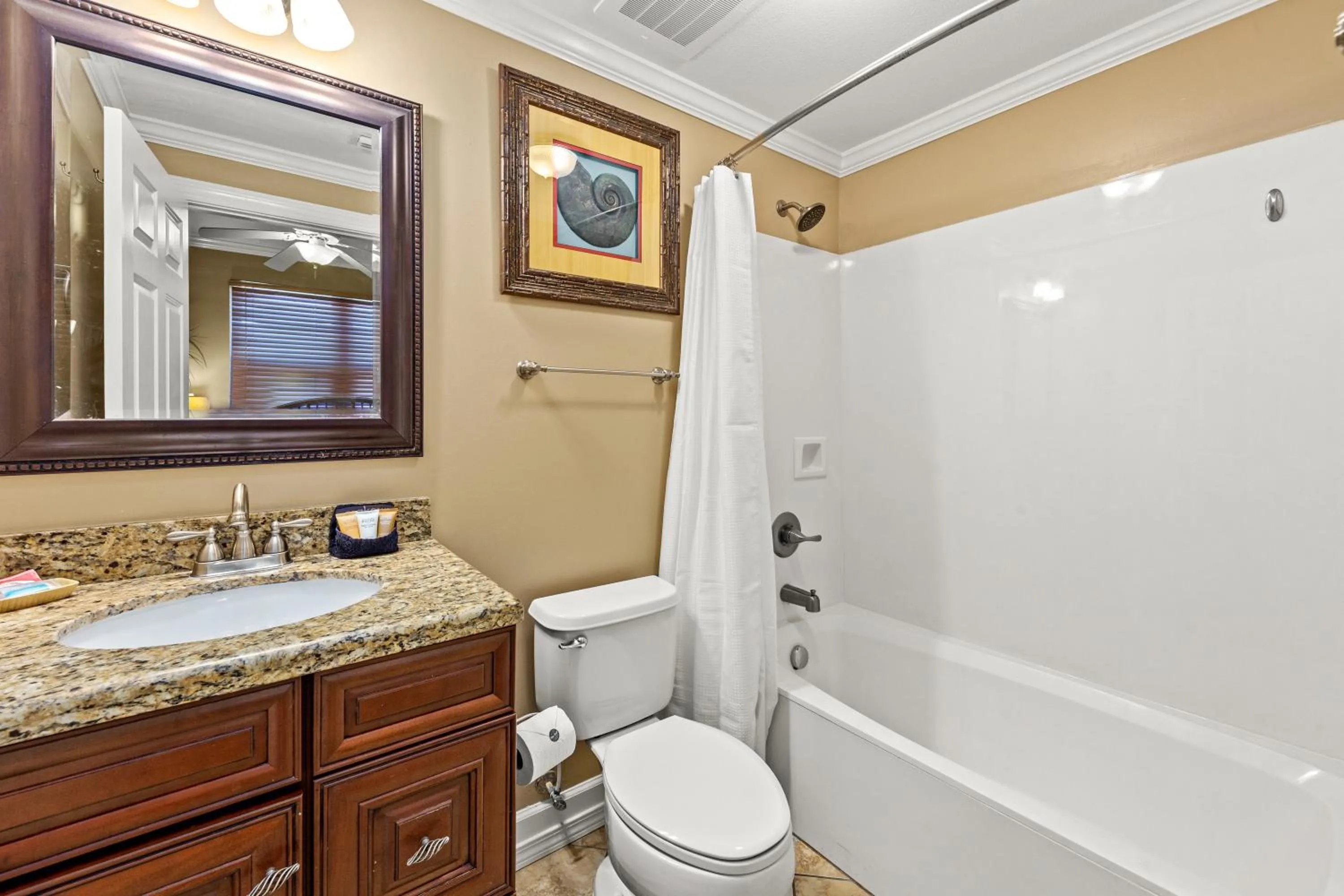 Bathroom in Gulf Front Master Bedroom, 2 Pools & Hot Tubs, Sleeps 8