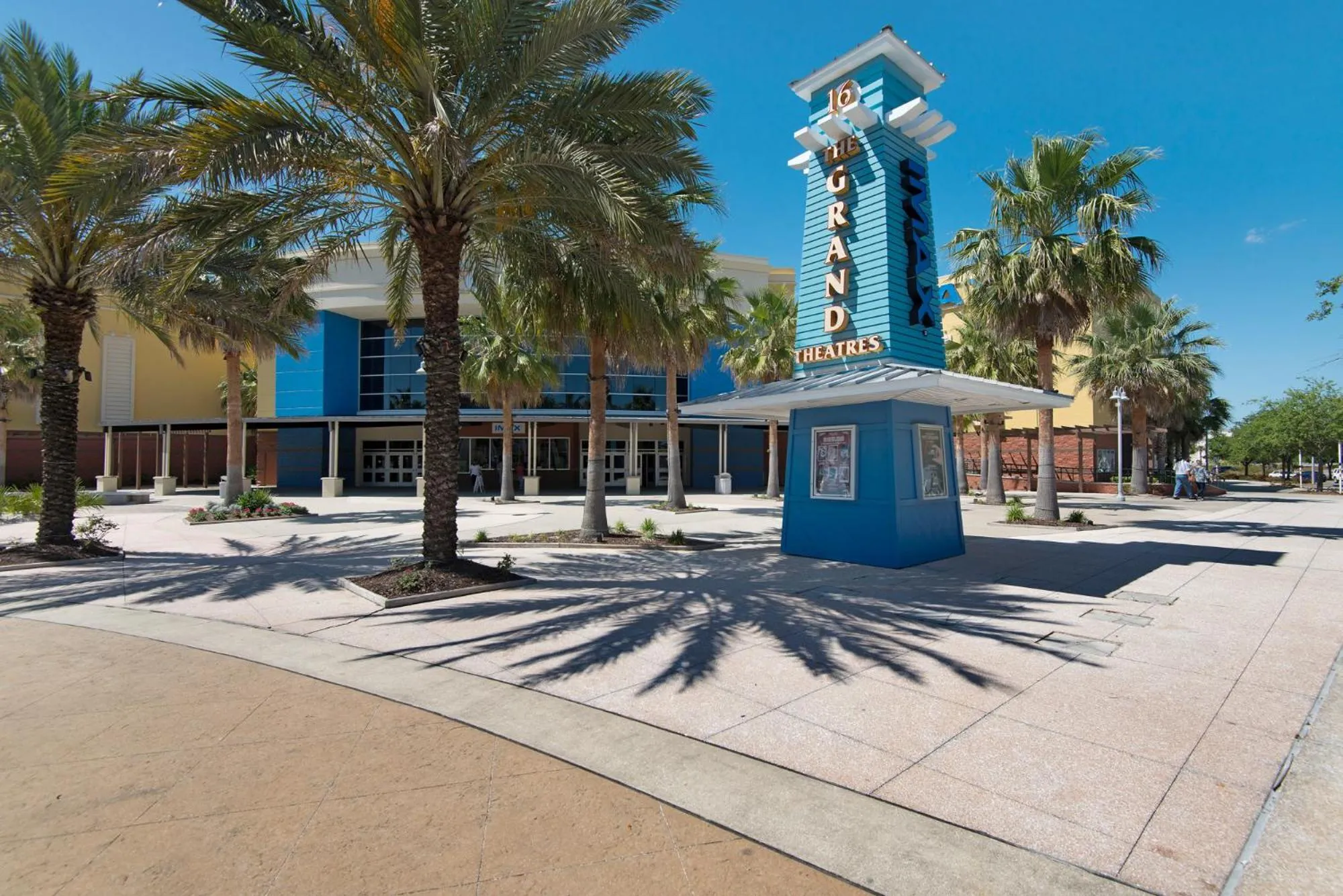 Property building in Gulf Front Master Bedroom, 2 Pools & Hot Tubs, Sleeps 8