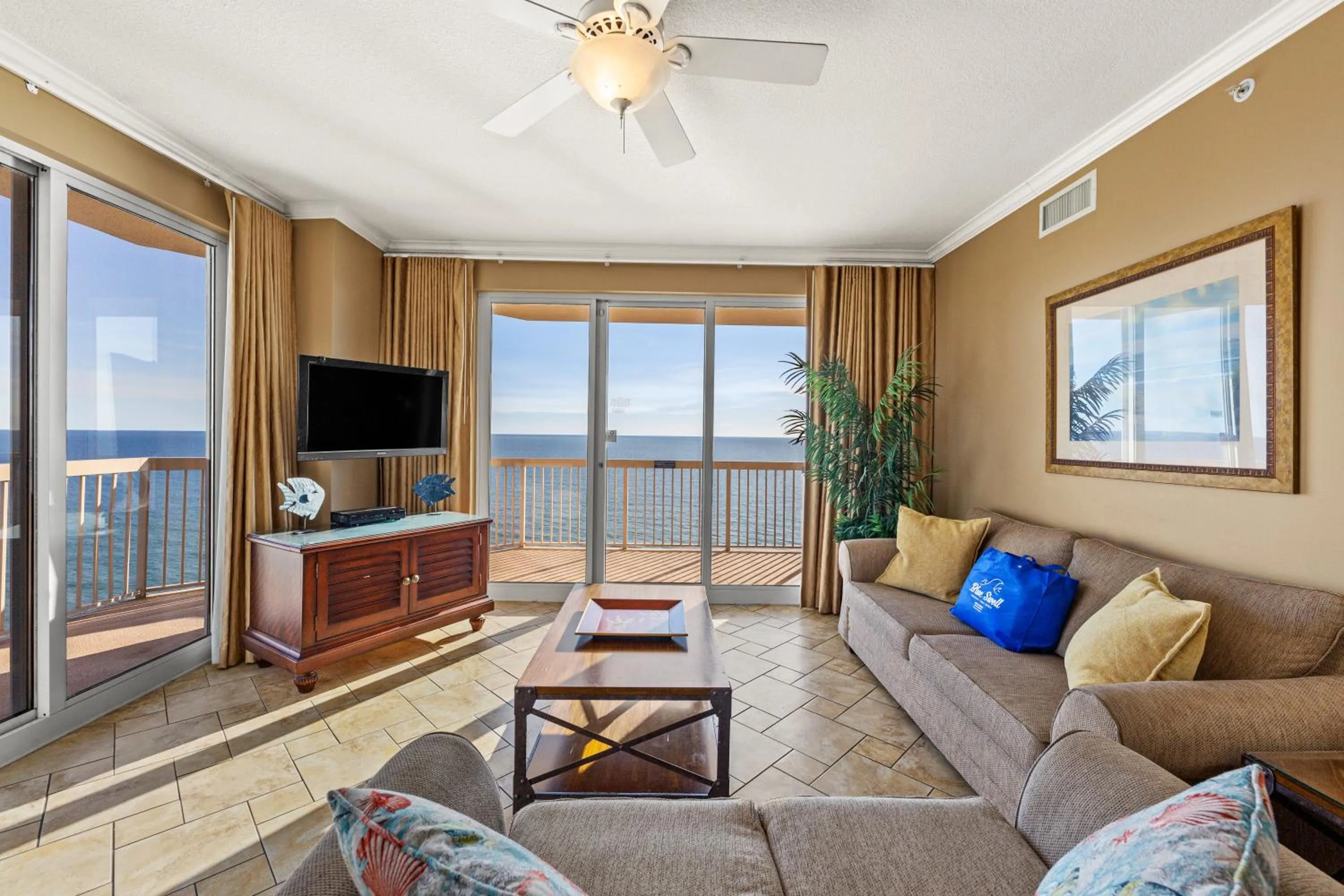 Living room in Gulf Front Master Bedroom, 2 Pools & Hot Tubs, Sleeps 8