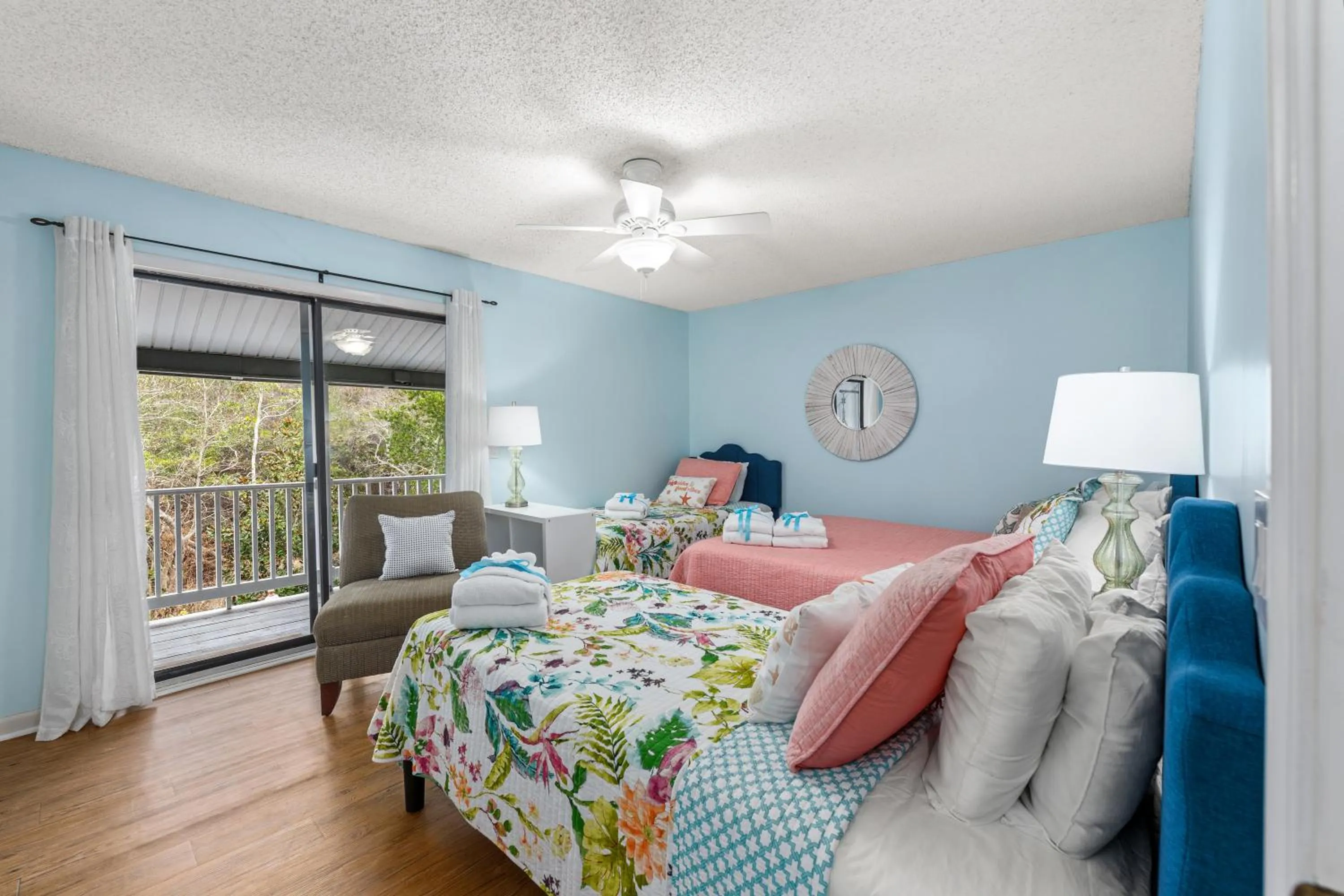 Bed in Short Walk to The Beach! Community Pool! Sleeps 6!