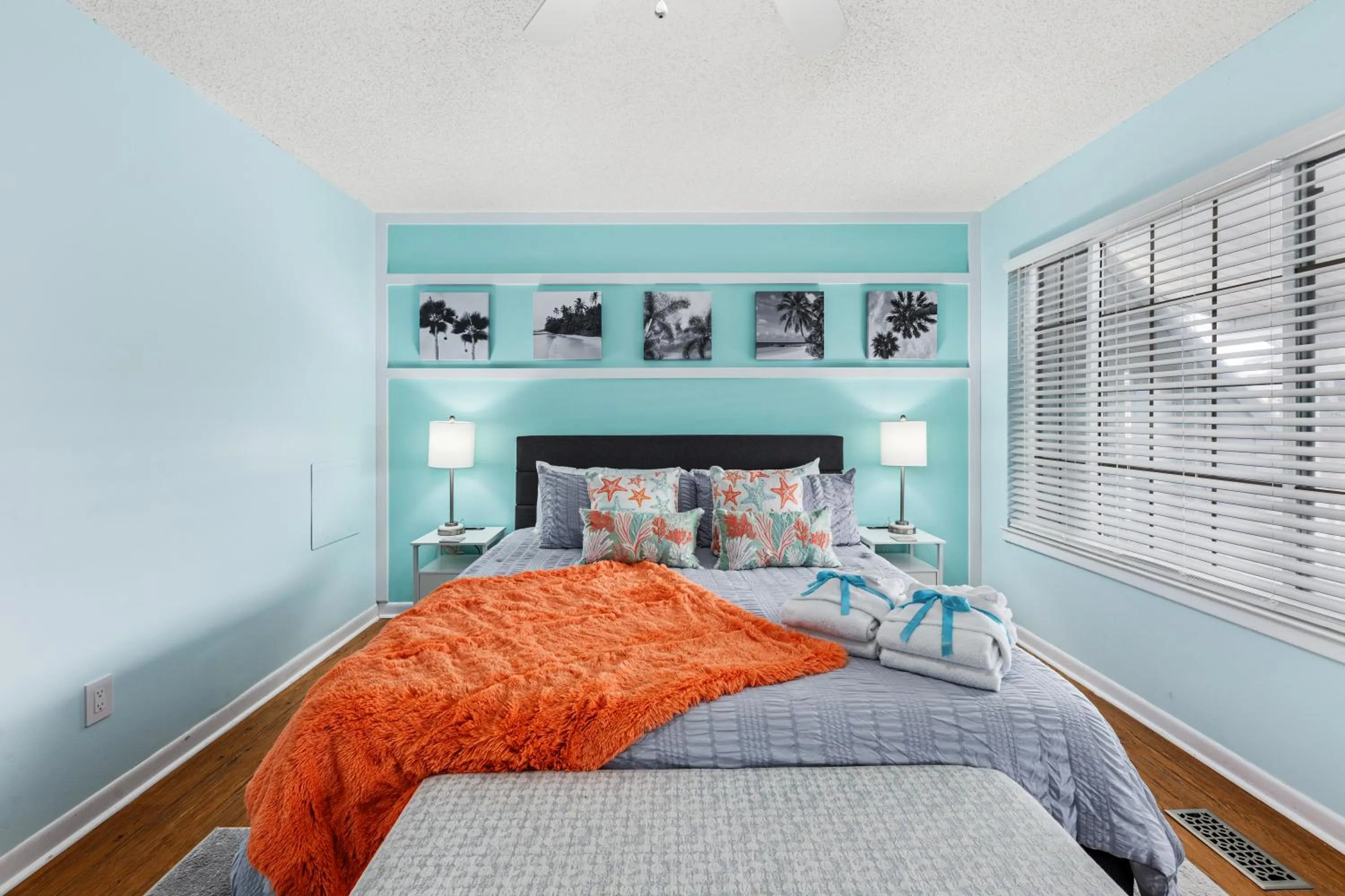 Bed in Short Walk to The Beach! Community Pool! Sleeps 6!