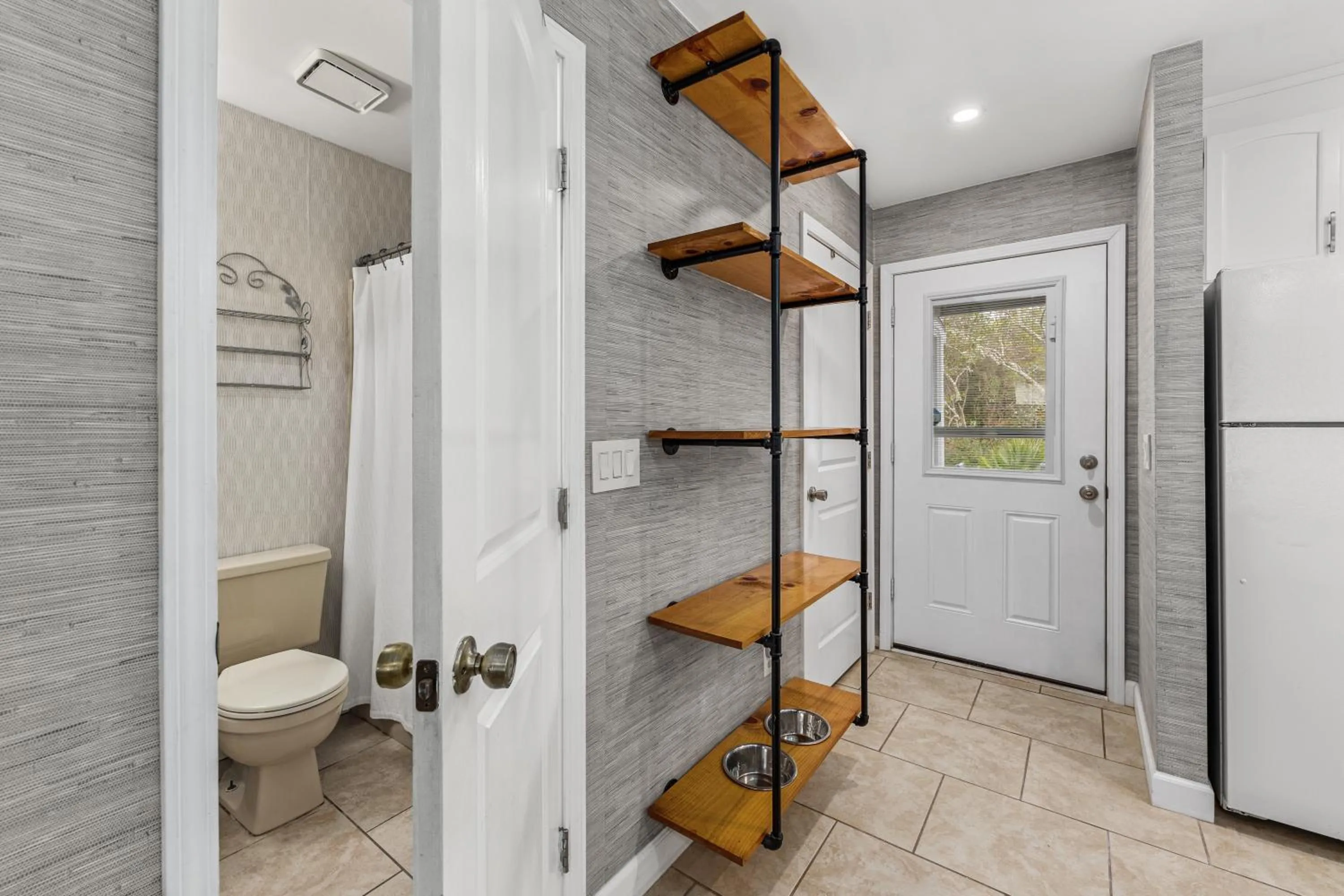 Other in Short Walk to The Beach! Community Pool! Sleeps 6!